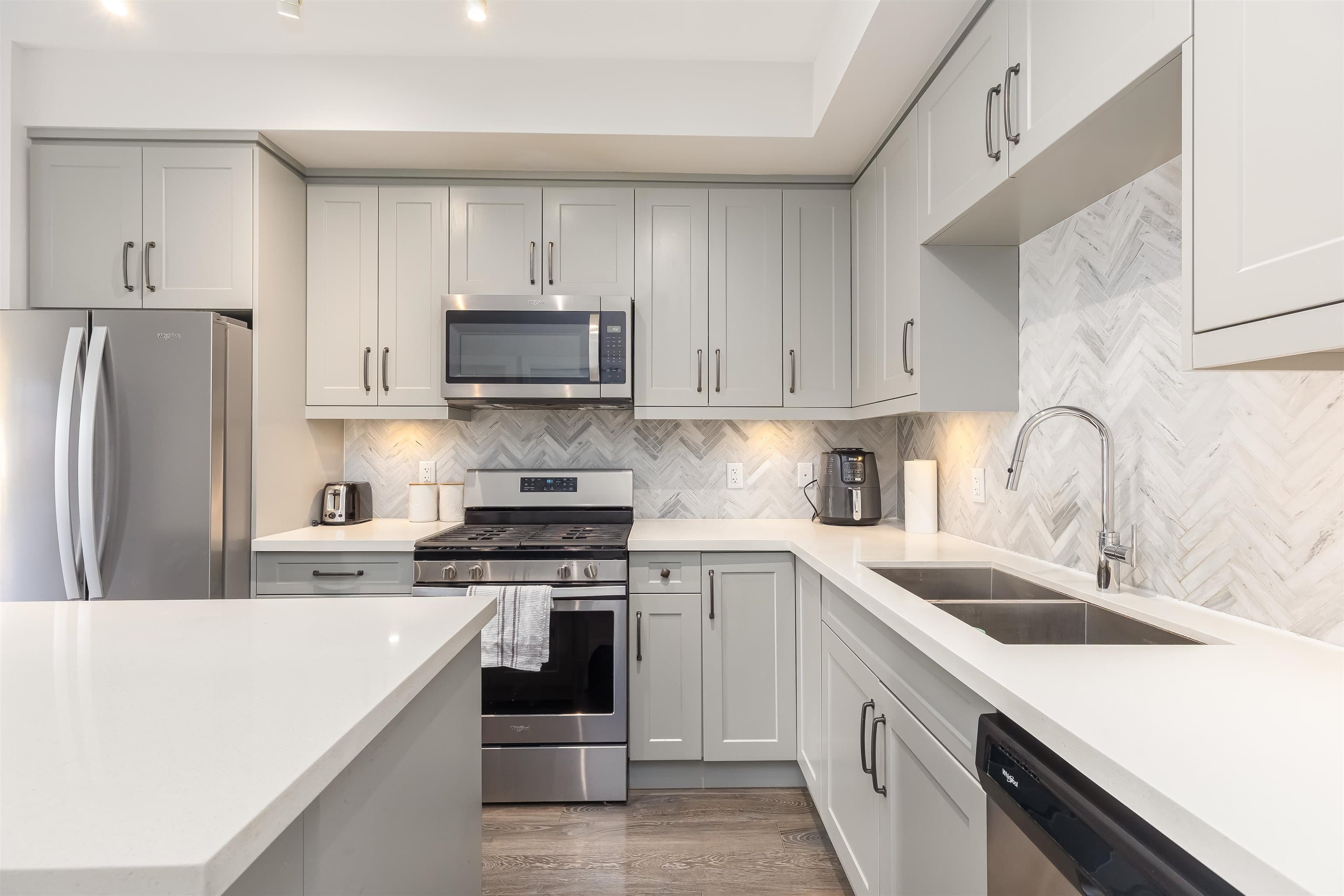 303 - 14605 Mcdougall Drive, Surrey, V4P 0G7 — photo 1