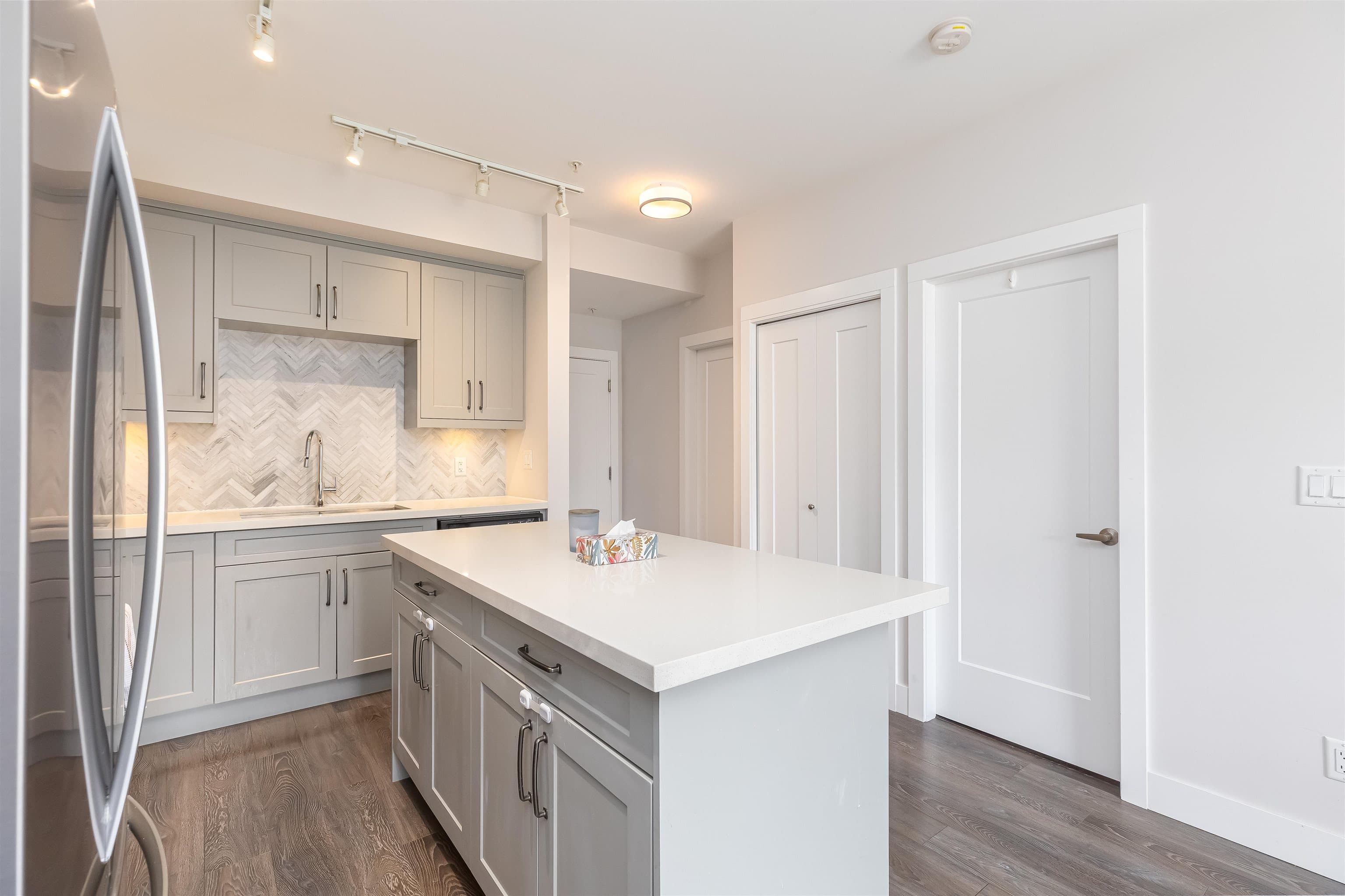 303 - 14605 Mcdougall Drive, Surrey, V4P 0G7 — photo 5