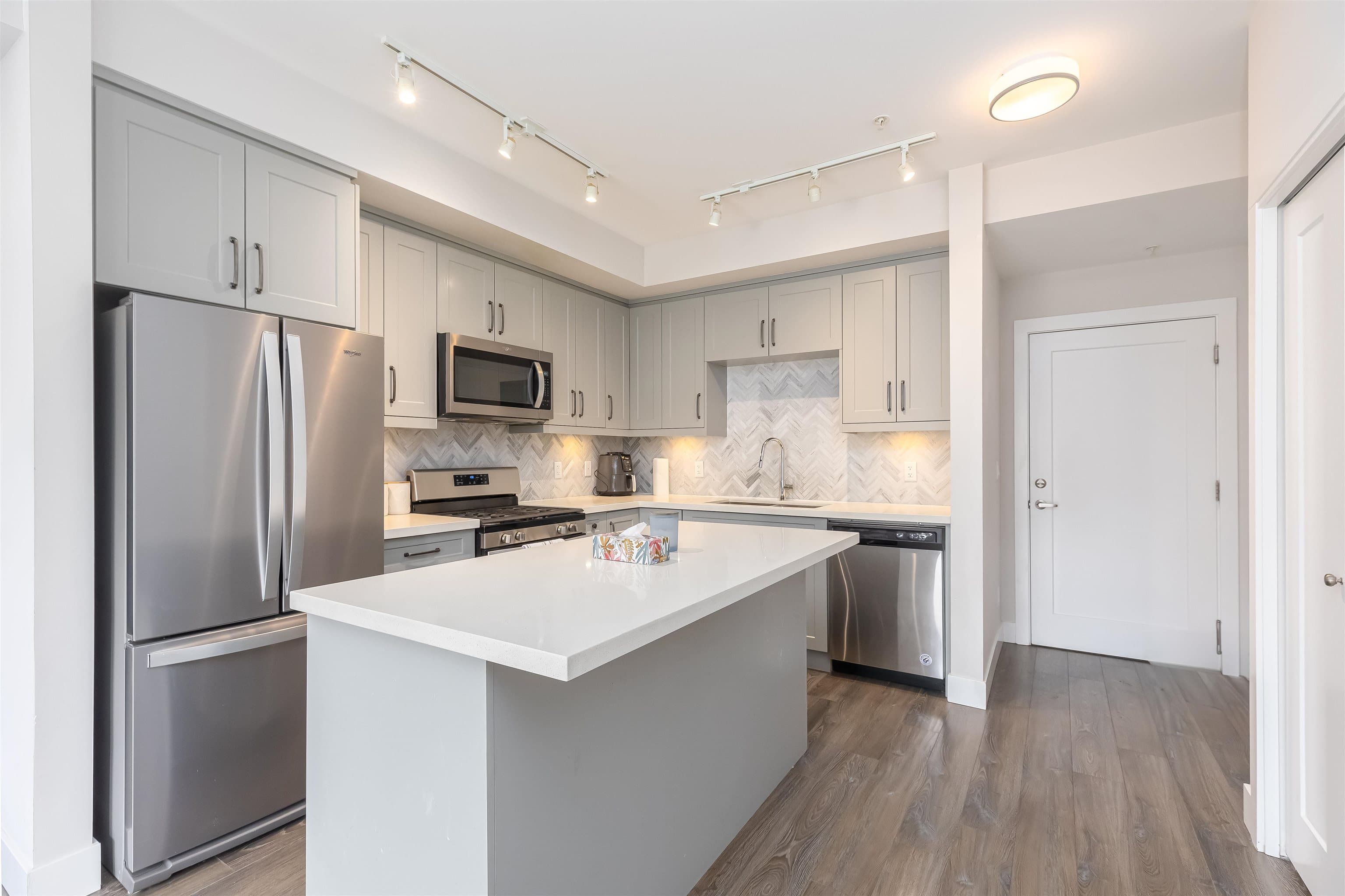 303 - 14605 Mcdougall Drive, Surrey, V4P 0G7 — photo 4