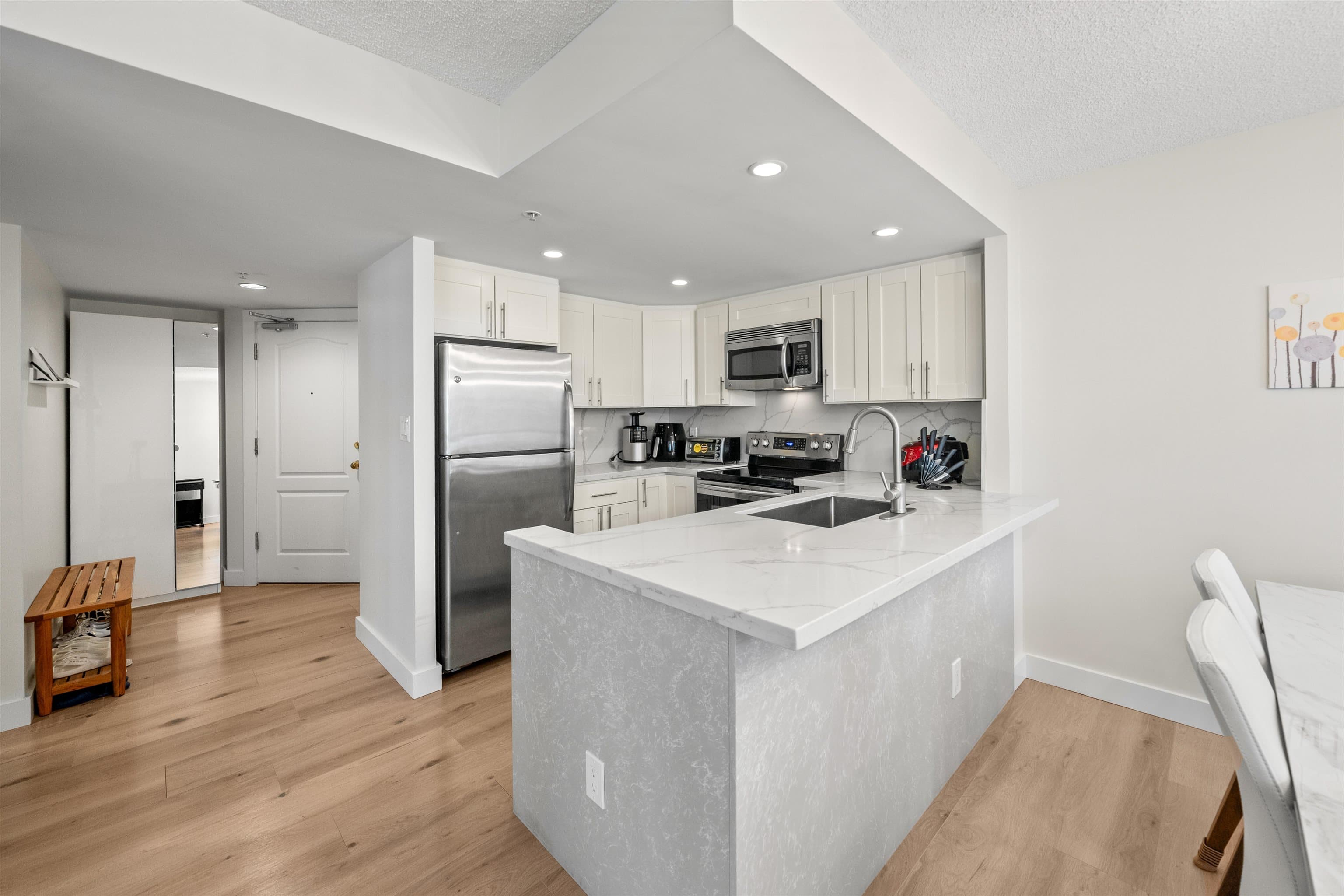 867 Hamilton Street, Vancouver, V6B 2R7 — photo 3