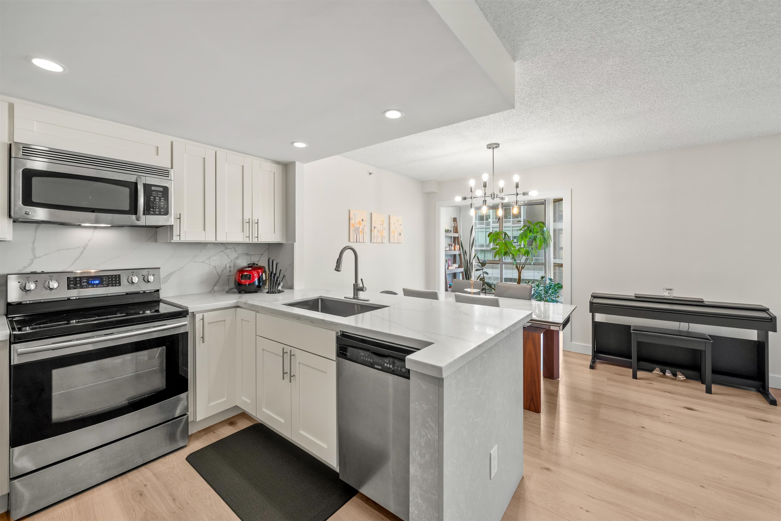 867 Hamilton Street, Vancouver, V6B 2R7 — photo 5