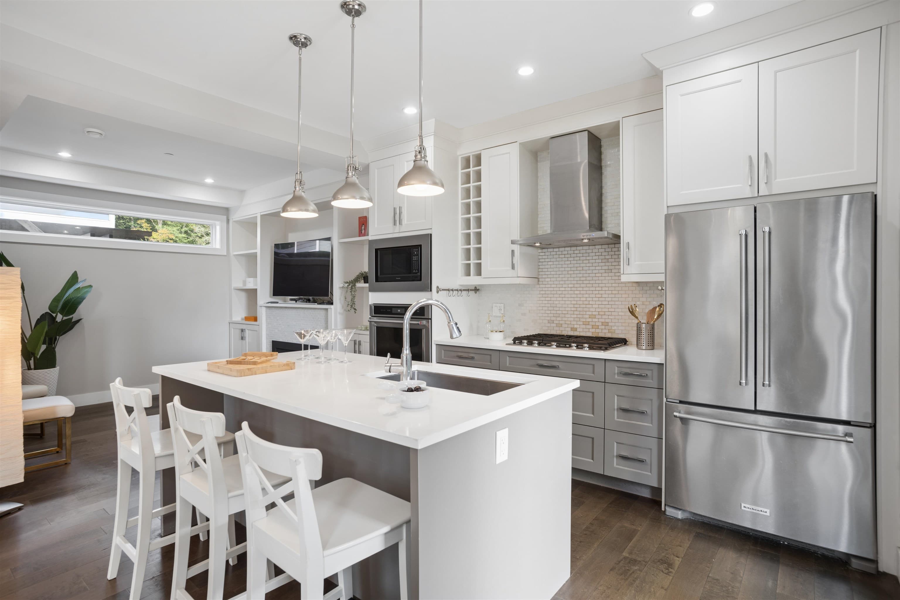 2020 Carson Court, North Vancouver, V7M 0E1 — photo 4