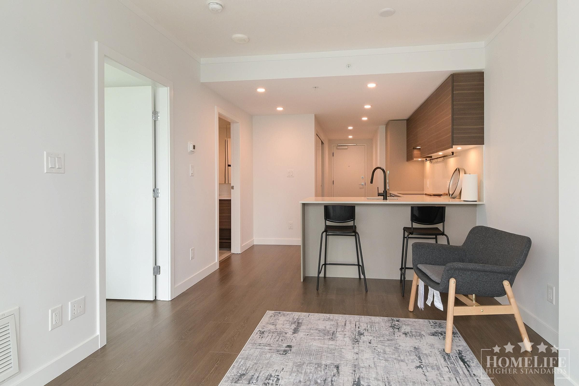 306 - 13725 George Junction, Surrey, V3T 4Y3 — photo 4
