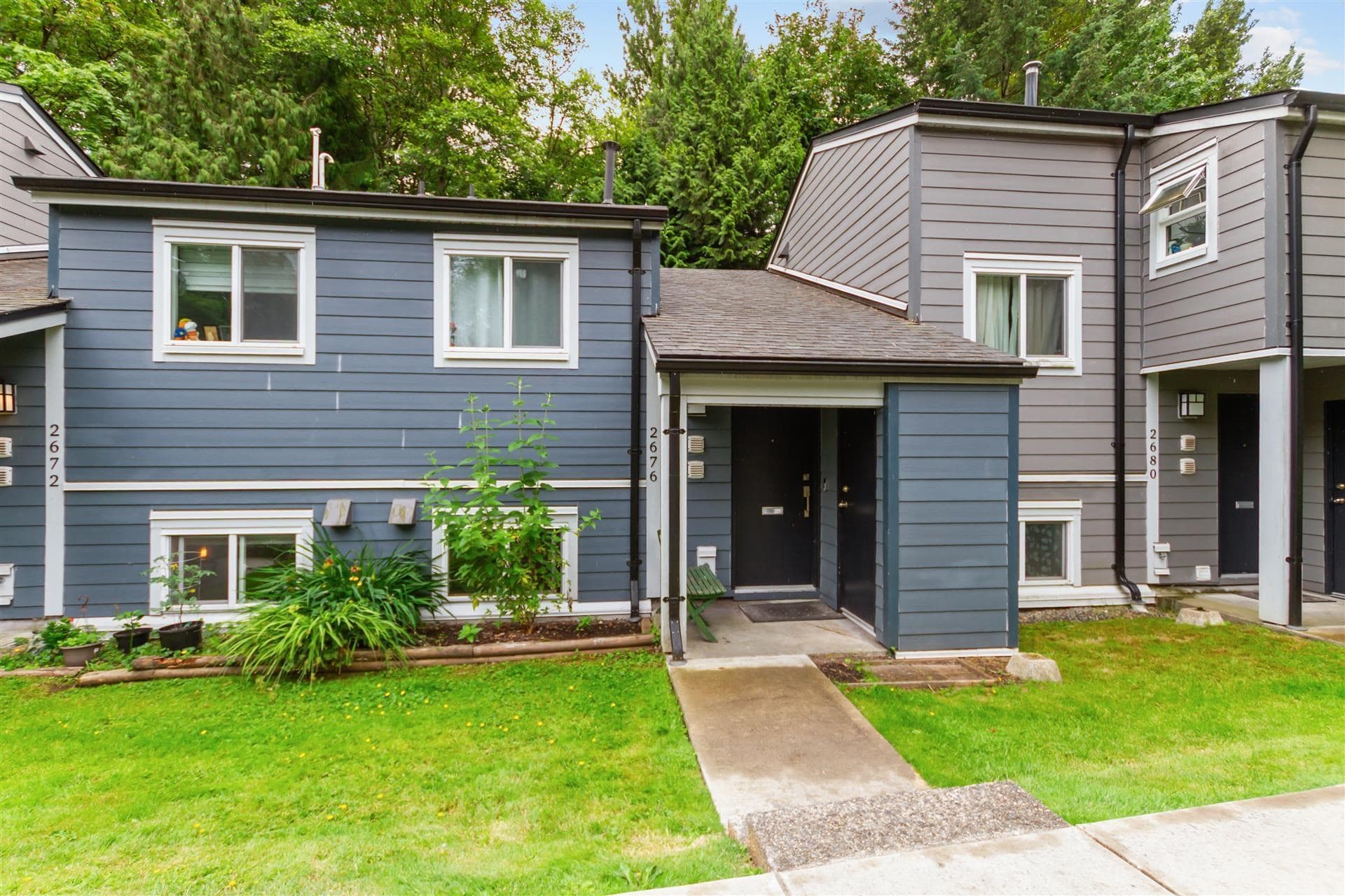 2676 Tretheway Drive, Burnaby, V5B 4R8 — photo 2