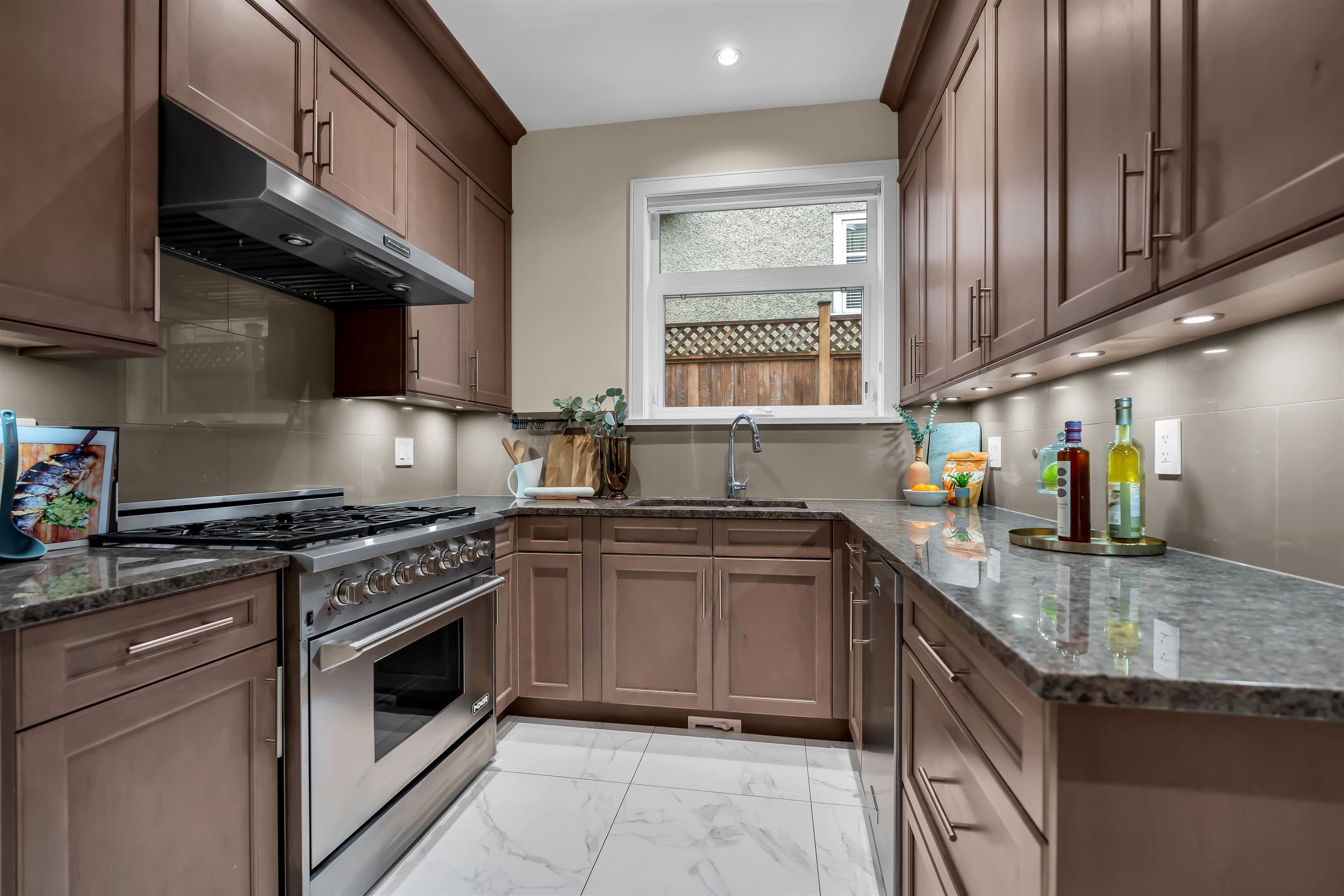 8168 Hunter Street, Burnaby, V5A 2B9 — photo 5