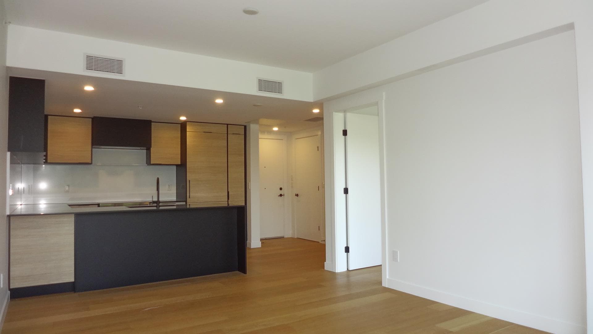 500 - 6485 Manitoba Street, Vancouver, V5Y 0P7 — photo 2