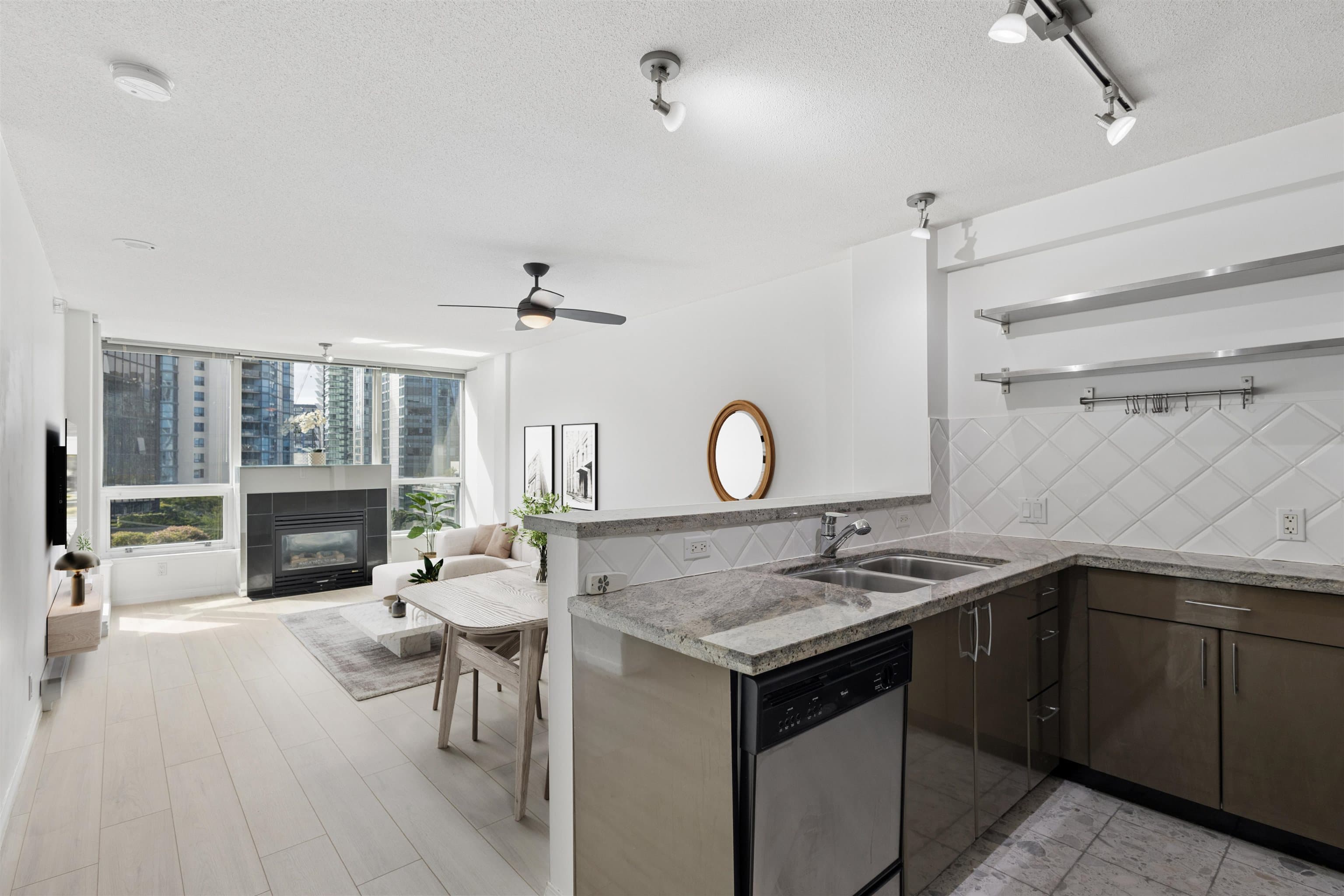 903 - 1328 W Pender Street, Vancouver, V6E 4T1 — photo 2