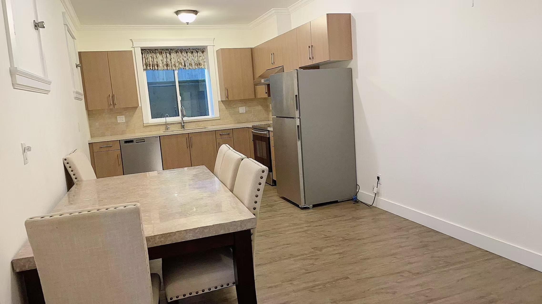 ensuite - 5335 Irving Street Street, Burnaby, V5H 1V1 — photo 2