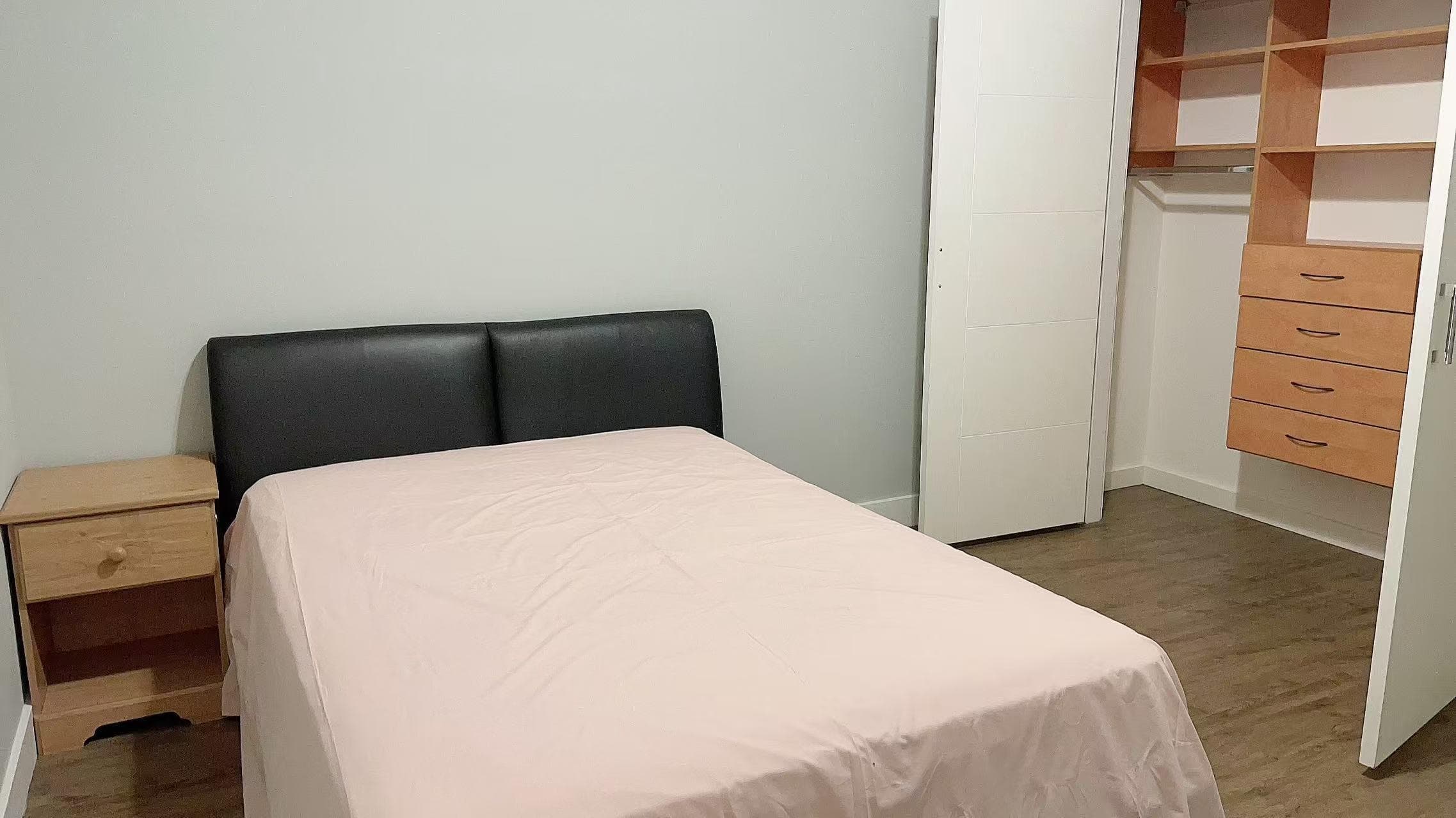 ensuite - 5335 Irving Street Street, Burnaby, V5H 1V1 — photo 3