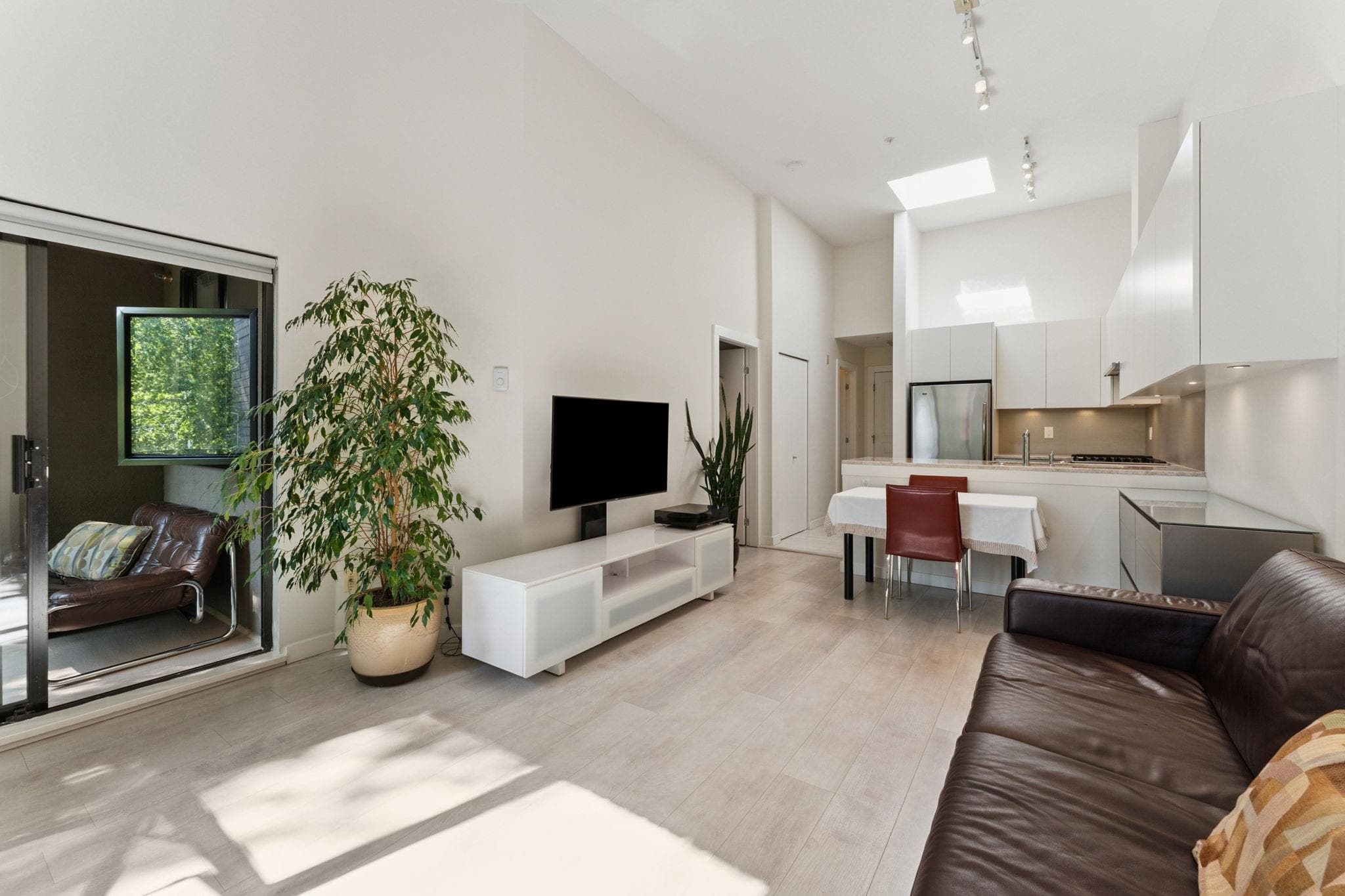 411 - 2181 W 10th Avenue, Vancouver, V6K 2H7 — photo 3