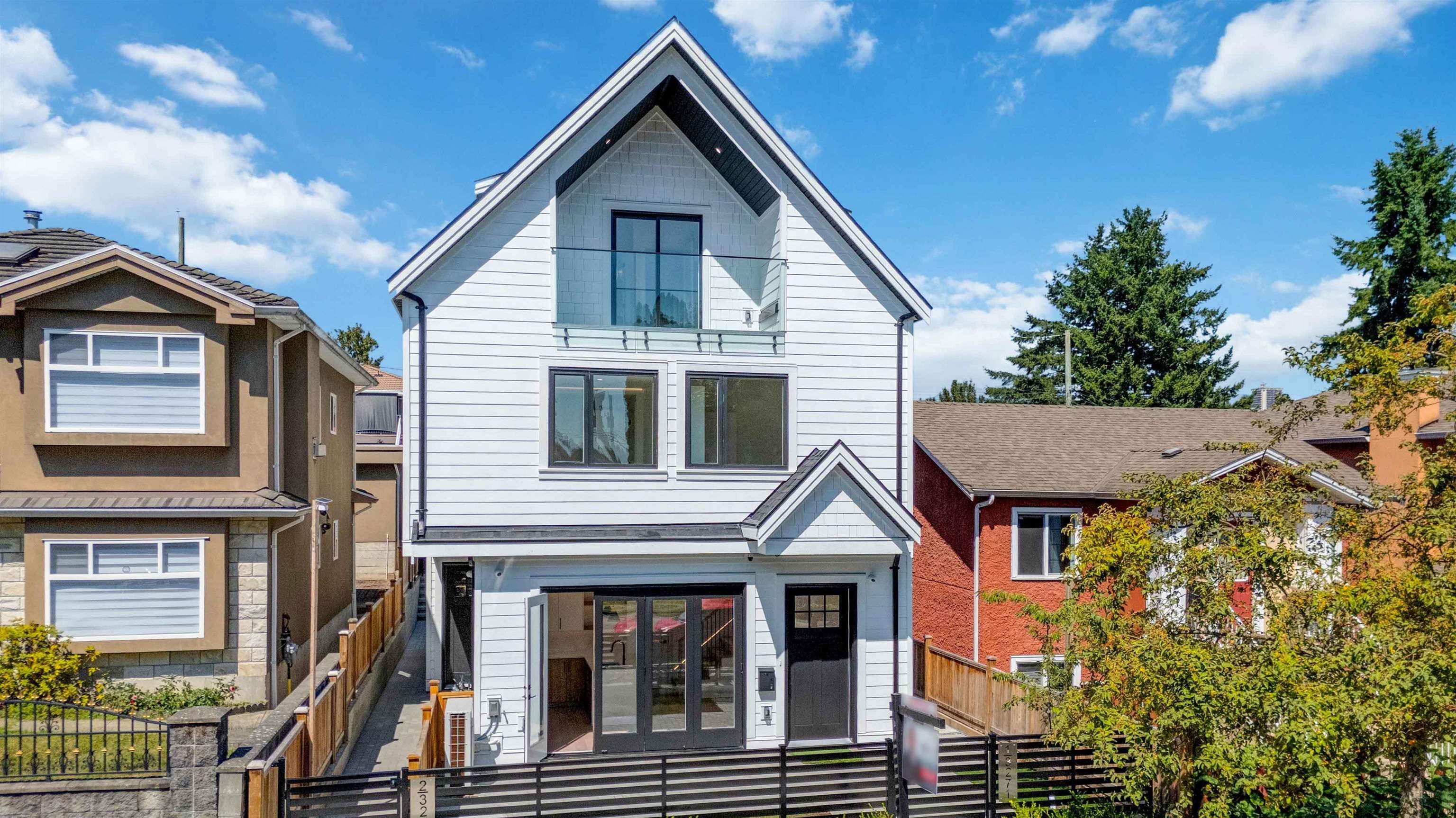 1 - 3271 E Georgia Street, Vancouver, V5K 2L2 — photo 2