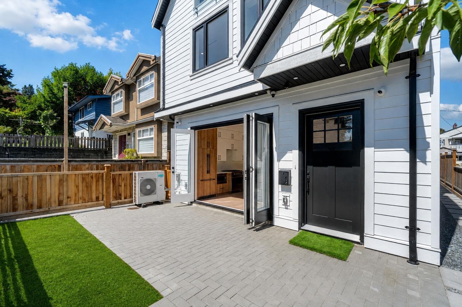 1 - 3271 E Georgia Street, Vancouver, V5K 2L2 — photo 3