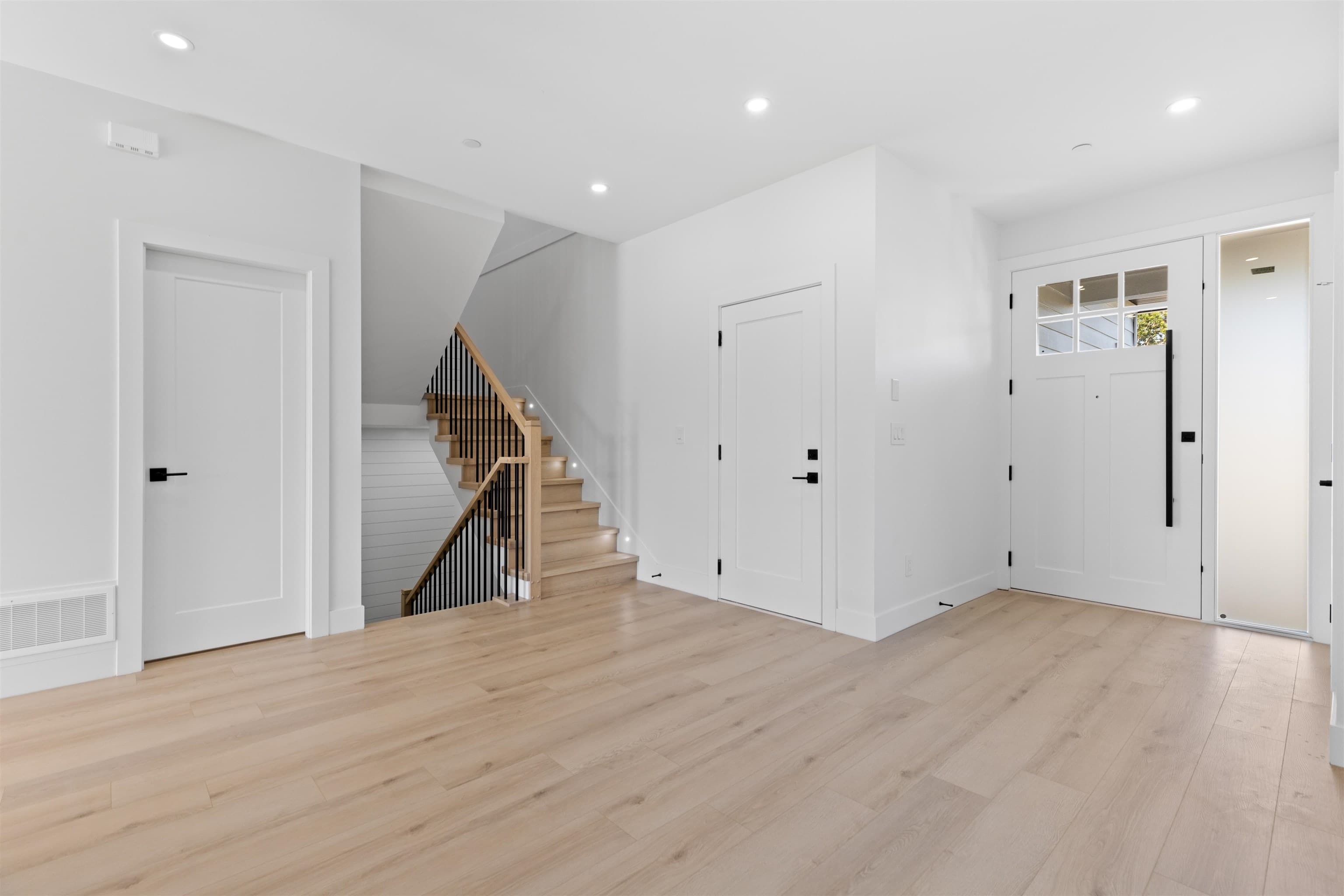 A - 7531 Dunsmuir Street, Mission, V2V 4B5 — photo 4