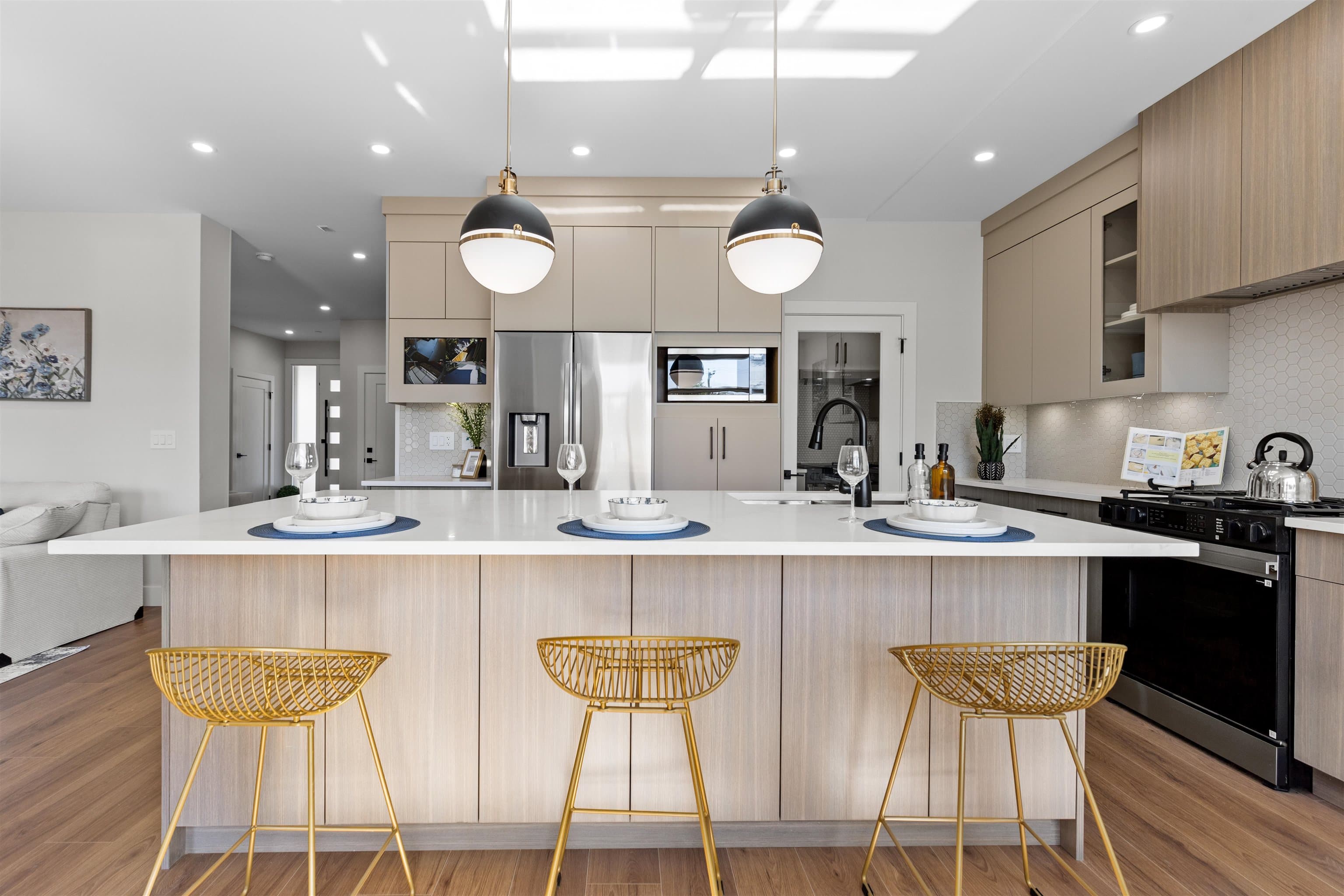 B - 7531 Dunsmuir Street, Mission, V2V 4B5 — photo 4