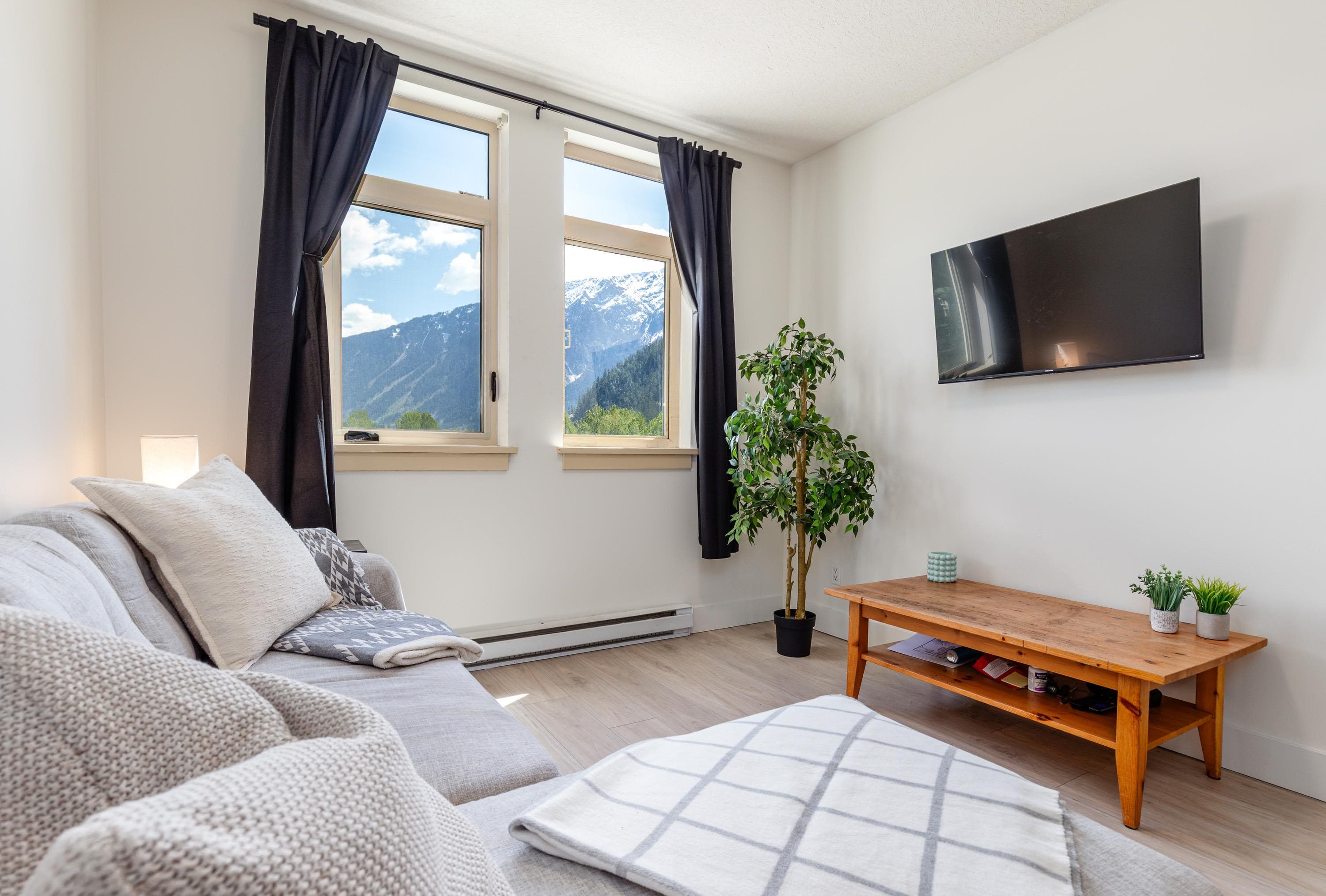 309 - 7330 Arbutus Street, Pemberton, V0N 2L1 — photo 1