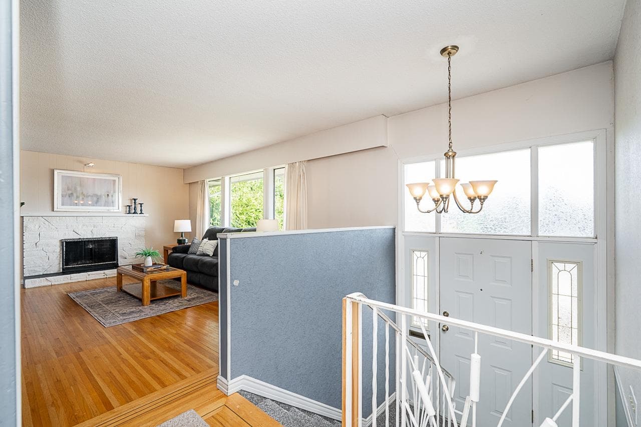 11595 75a Avenue, Delta, V4C 1H9 — photo 5
