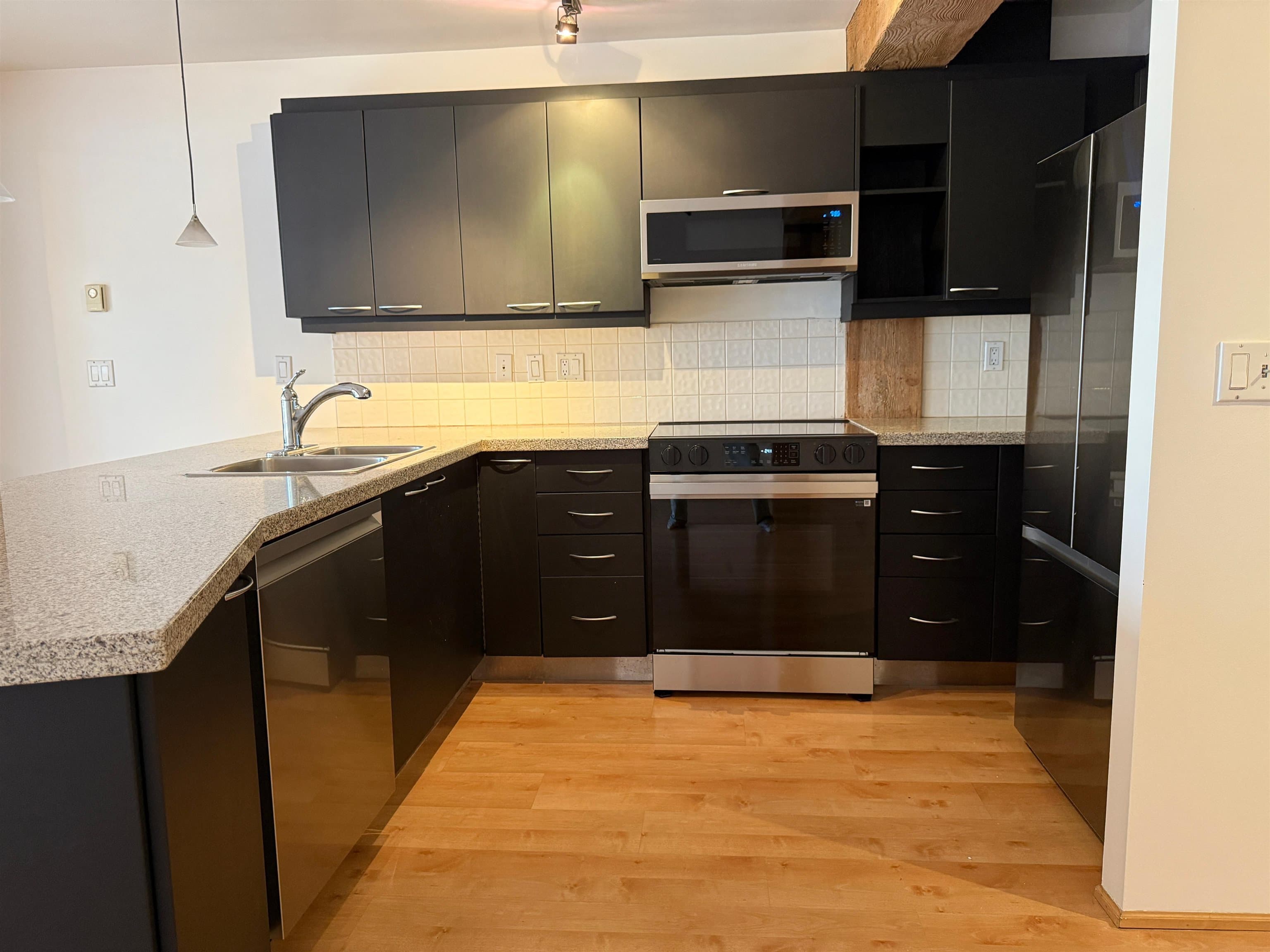 306 - 1066 Hamilton Street, Vancouver, V6B 2R9 — photo 4