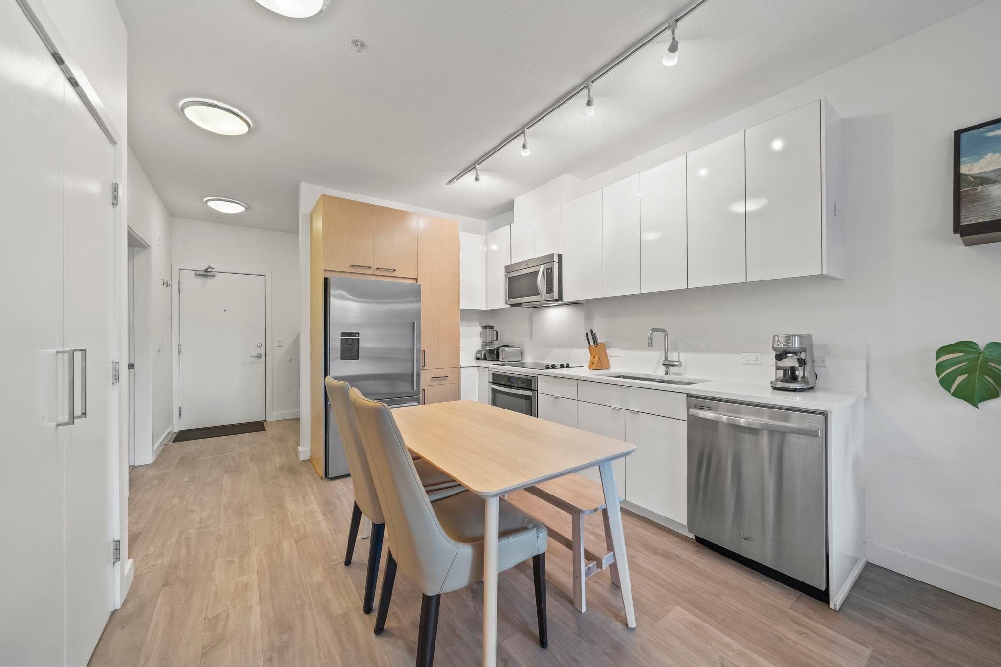 214 - 1621 Hamilton Avenue, North Vancouver, V7P 0B6 — photo 1