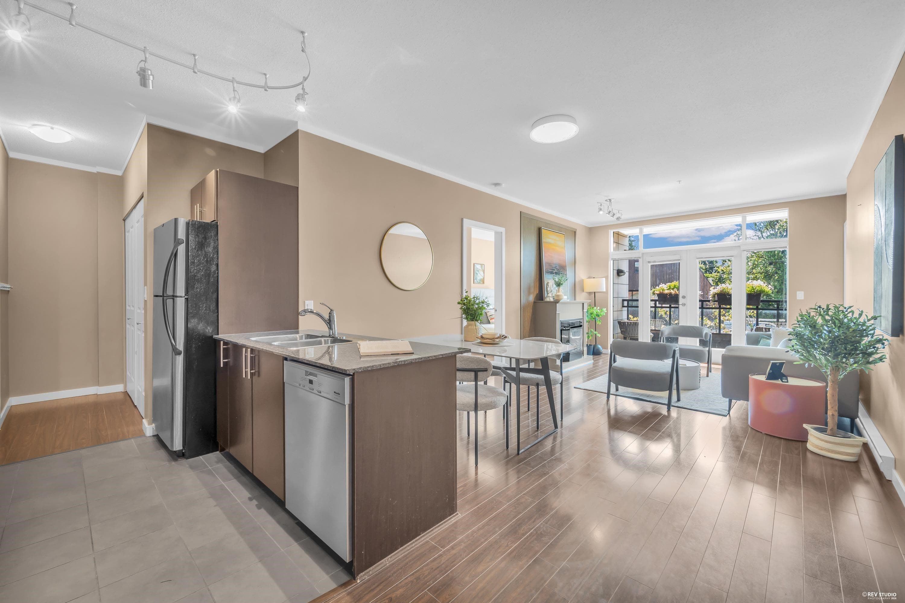 301 - 4479 W 10th Avenue, Vancouver, V6R 2H8 — photo 3