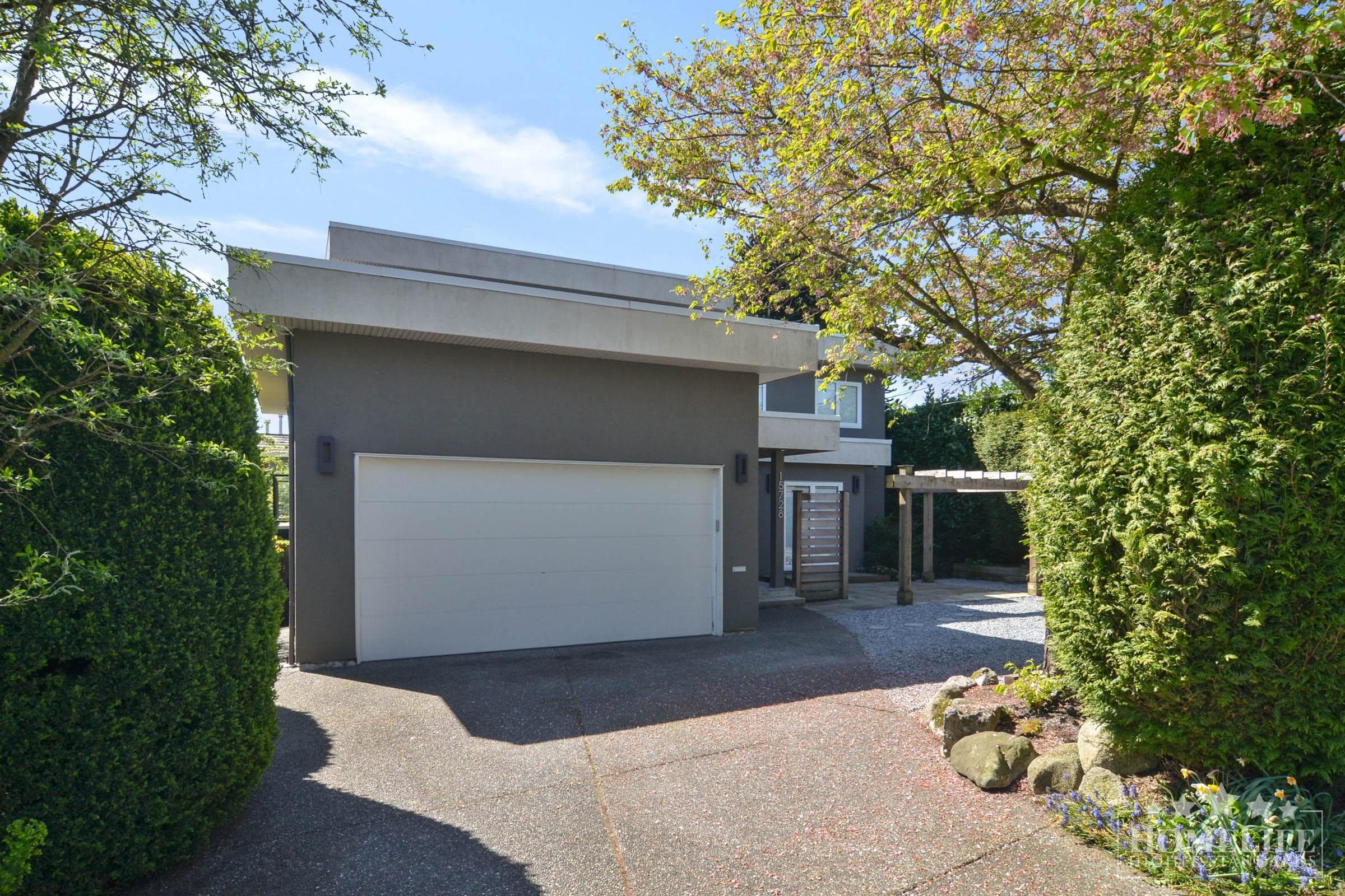House - 15728 Buena Vista Avenue, White Rock, V4B 1Z7 — photo 2
