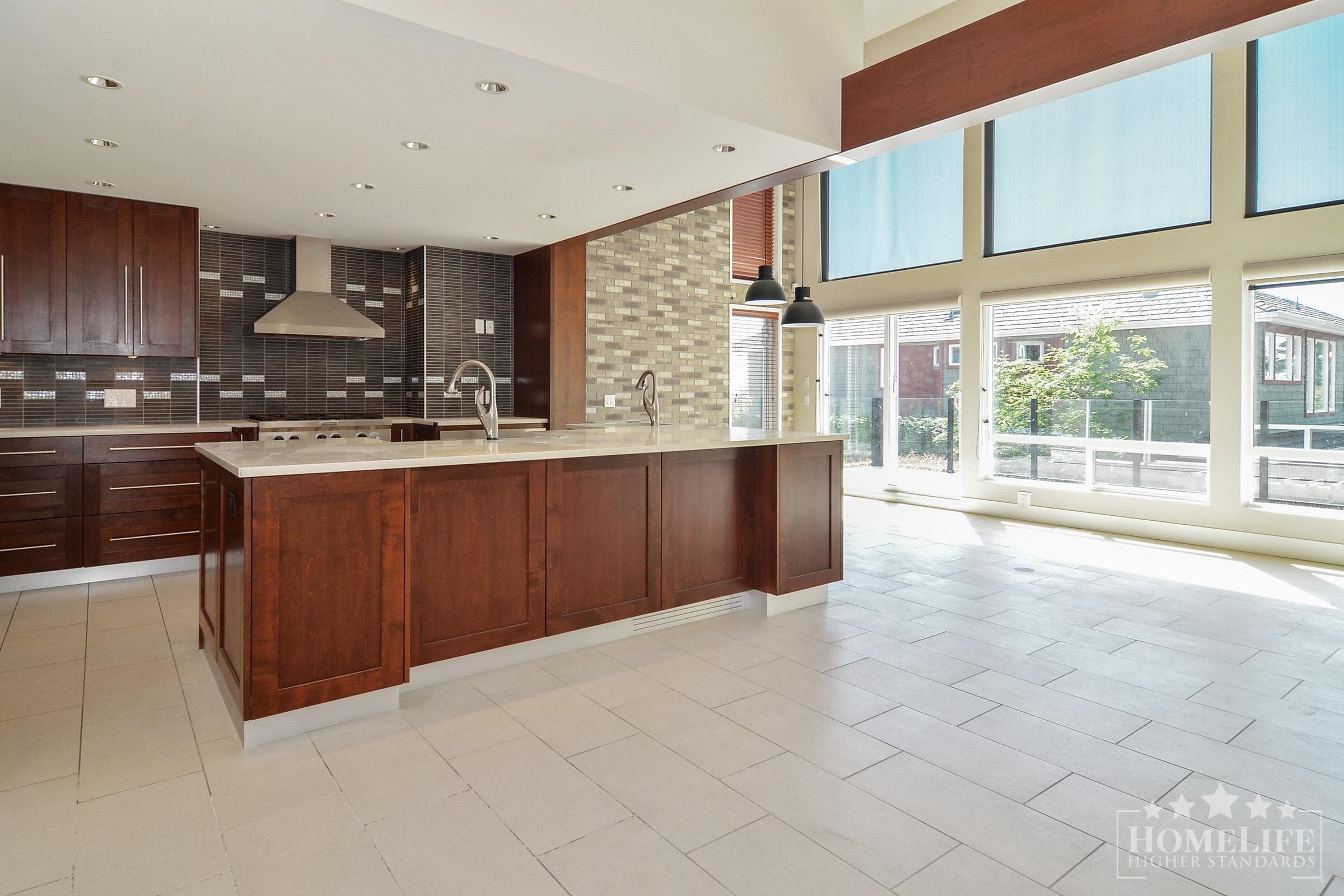 House - 15728 Buena Vista Avenue, White Rock, V4B 1Z7 — photo 3