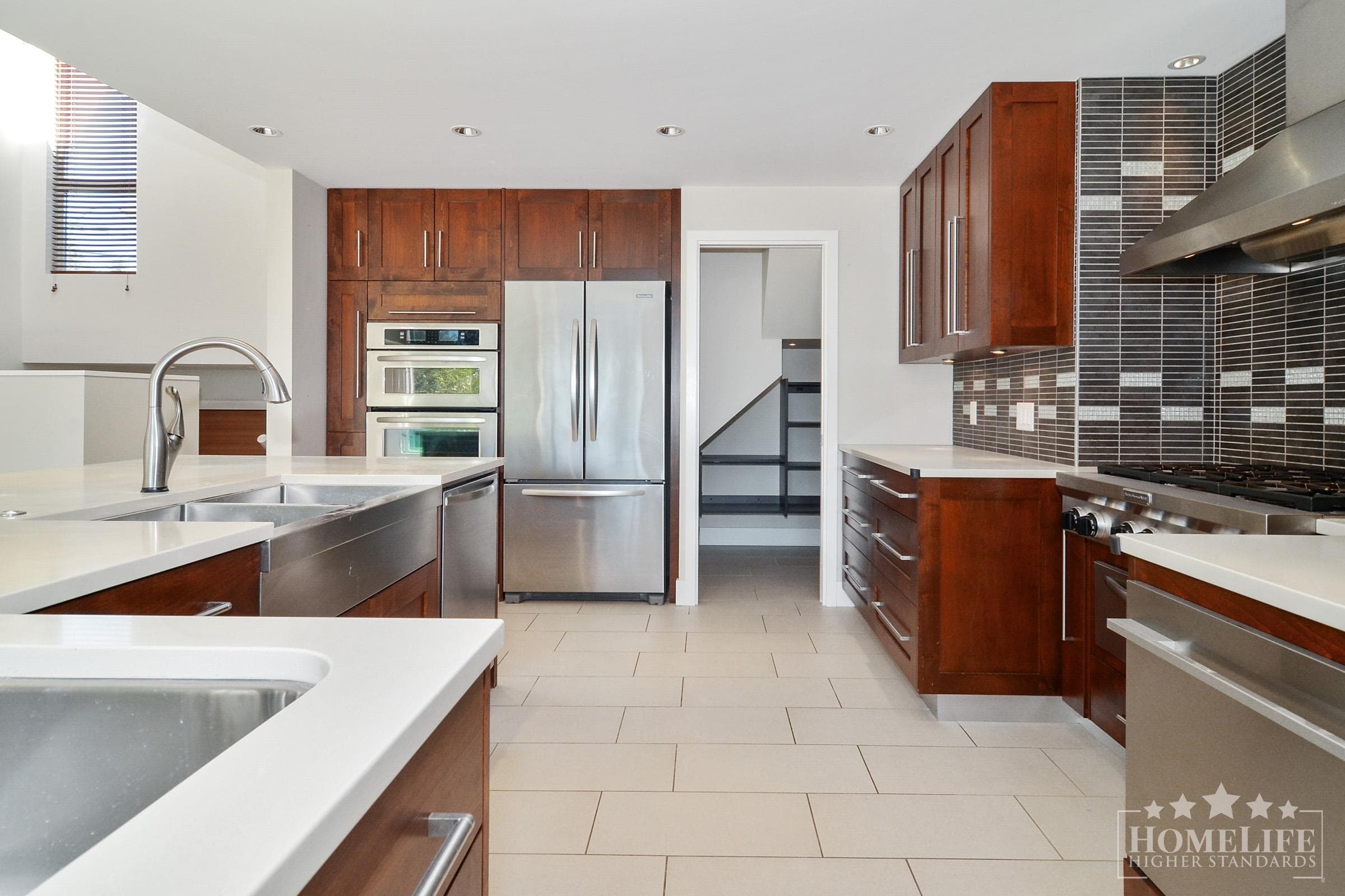 House - 15728 Buena Vista Avenue, White Rock, V4B 1Z7 — photo 5