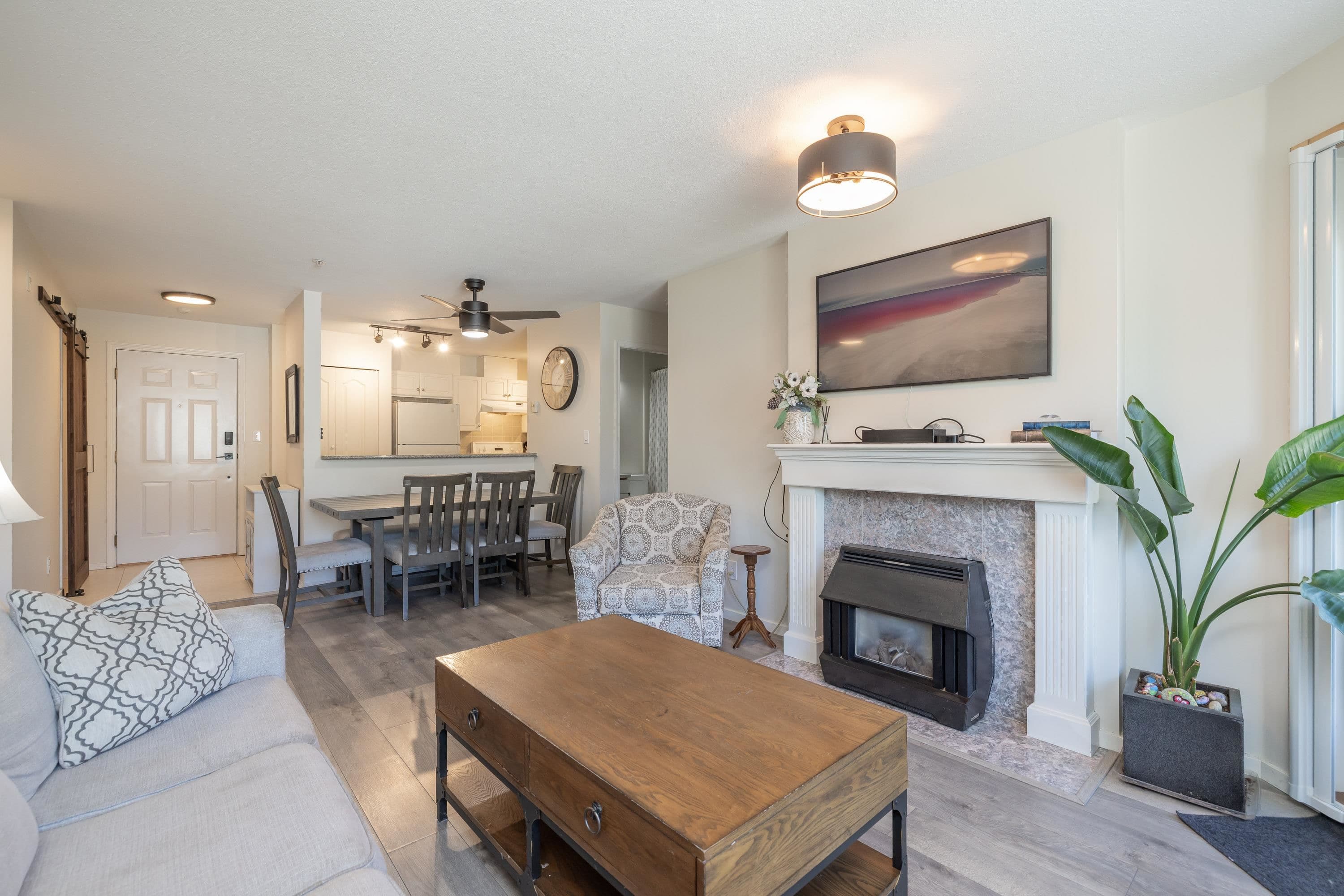 402 - 33668 King Road, Abbotsford, V2S 7P8 — photo 2