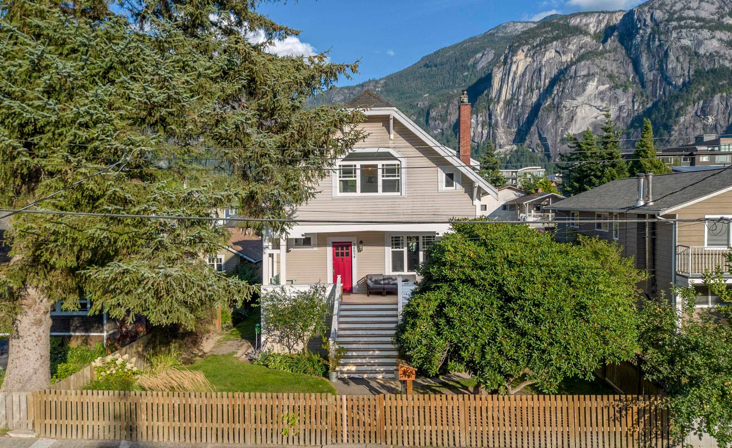 38054 Fifth Avenue, Squamish, V8B 0B6 — photo 2