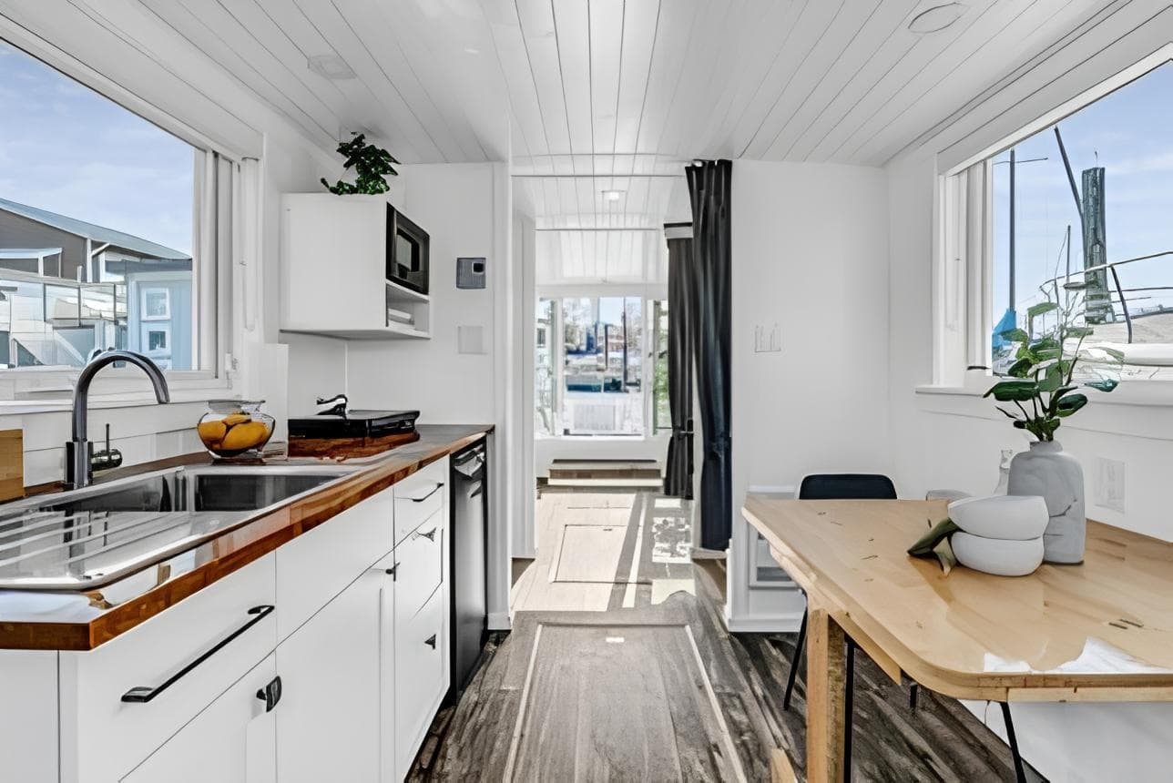 A07 - 415 W Esplanade, North Vancouver, V7L 0B5 — photo 1