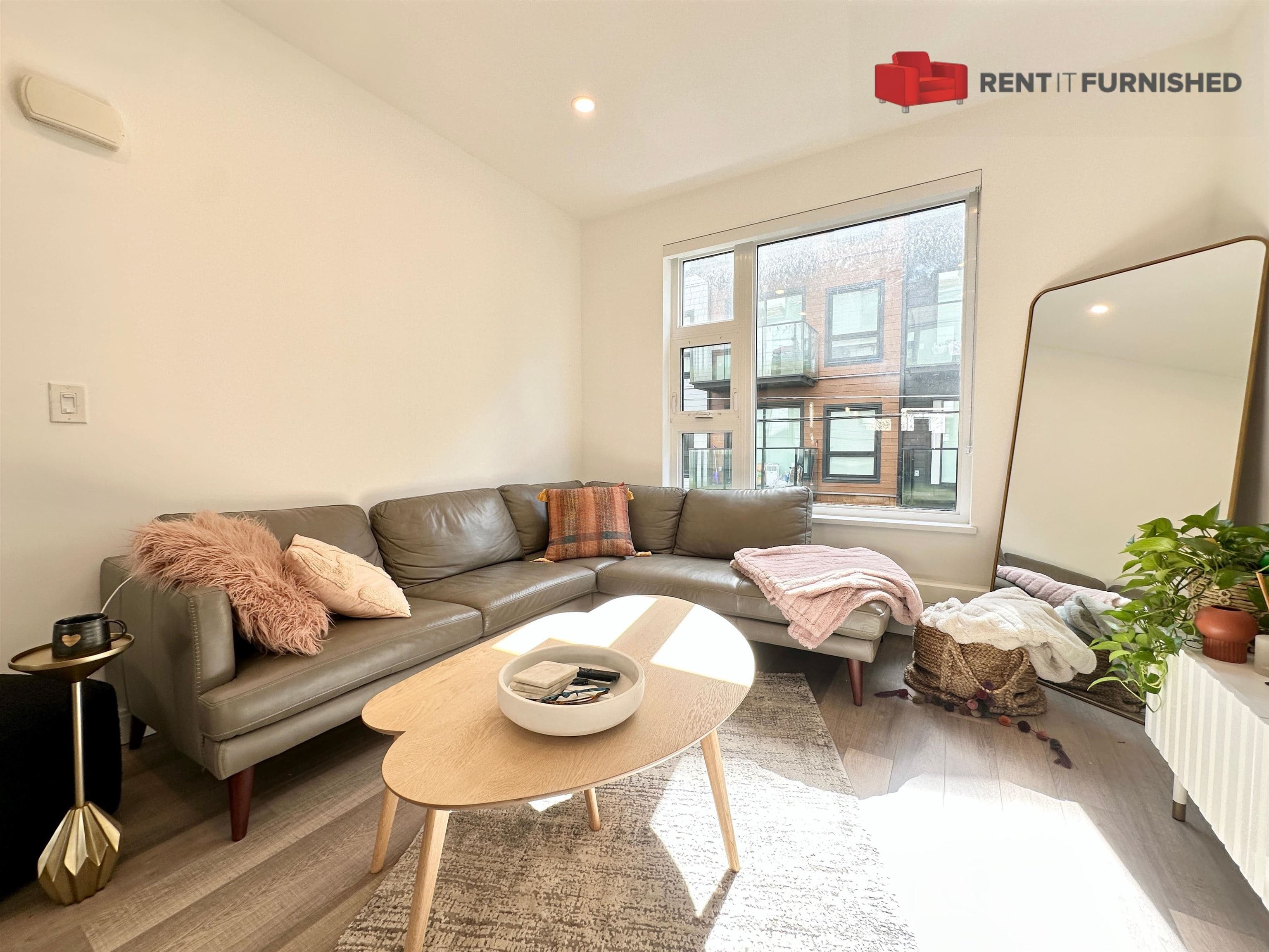 #113 - 515 E 2nd Street, Vancouver, V7L 1E1 — photo 2