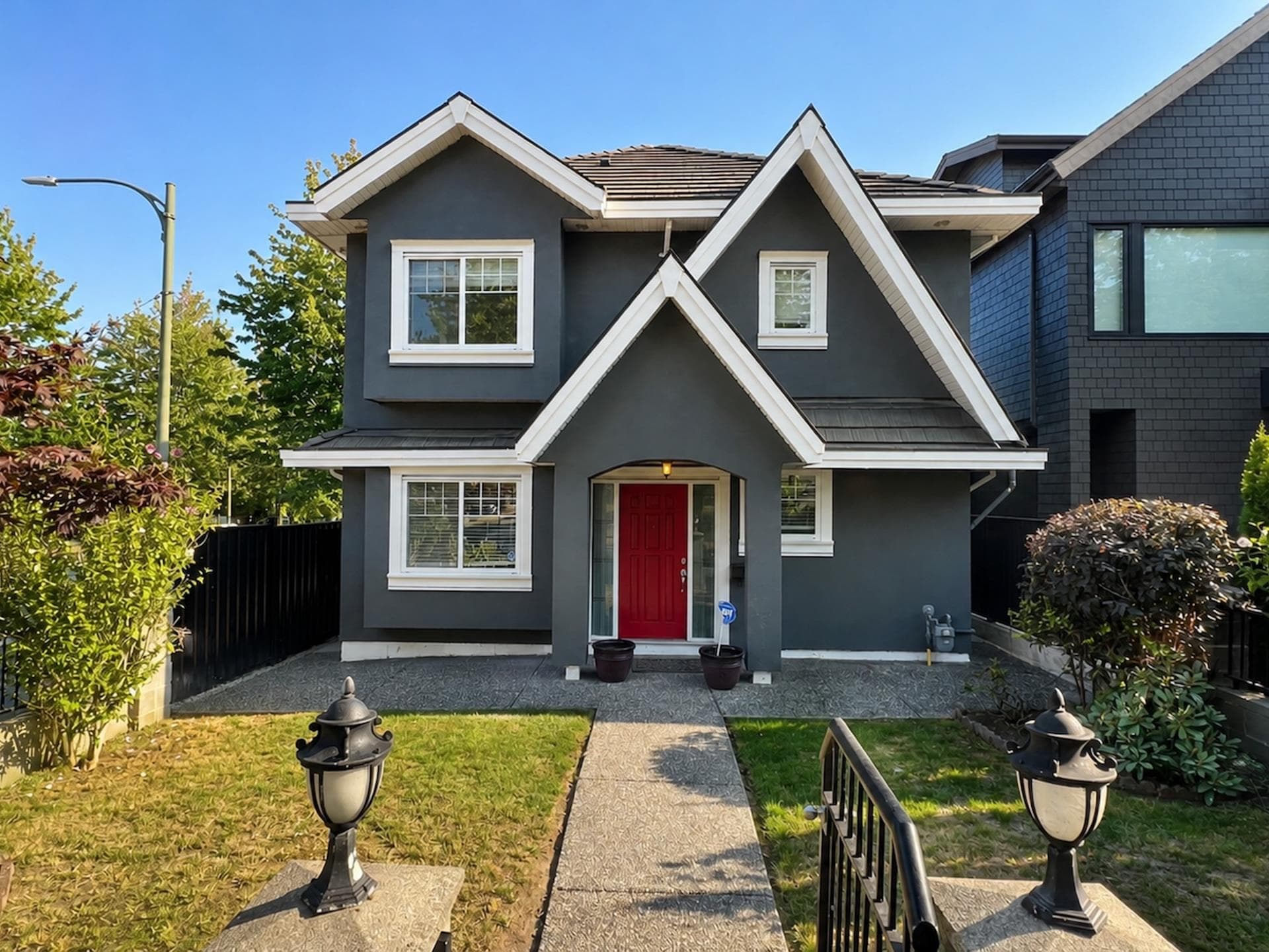 2388 E 5th Avenue, Vancouver, V5N 1N1 — photo 1