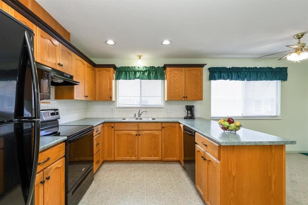 Upper - 1378 Kenney, Coquitlam, V3E 2R1 — photo 2