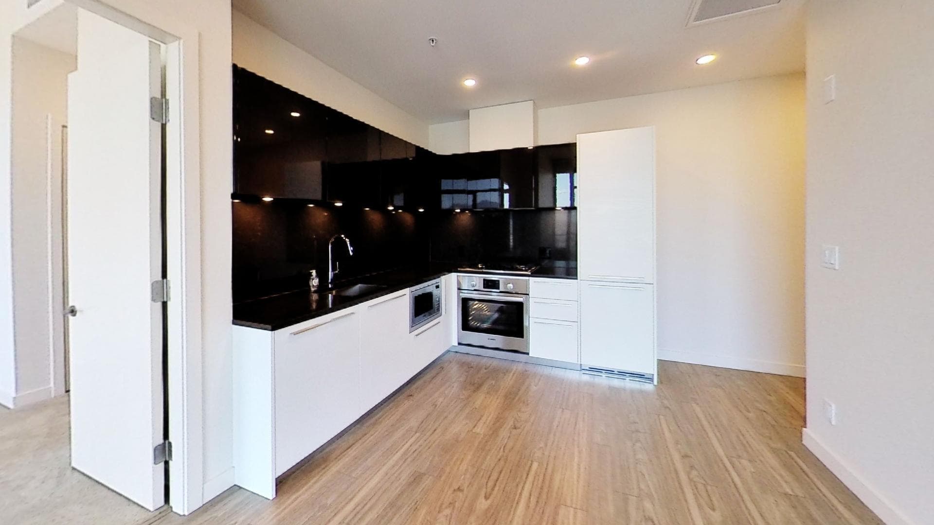 13XX - 6383 Mckay Avenue, Burnaby, V5H 0H8 — photo 2