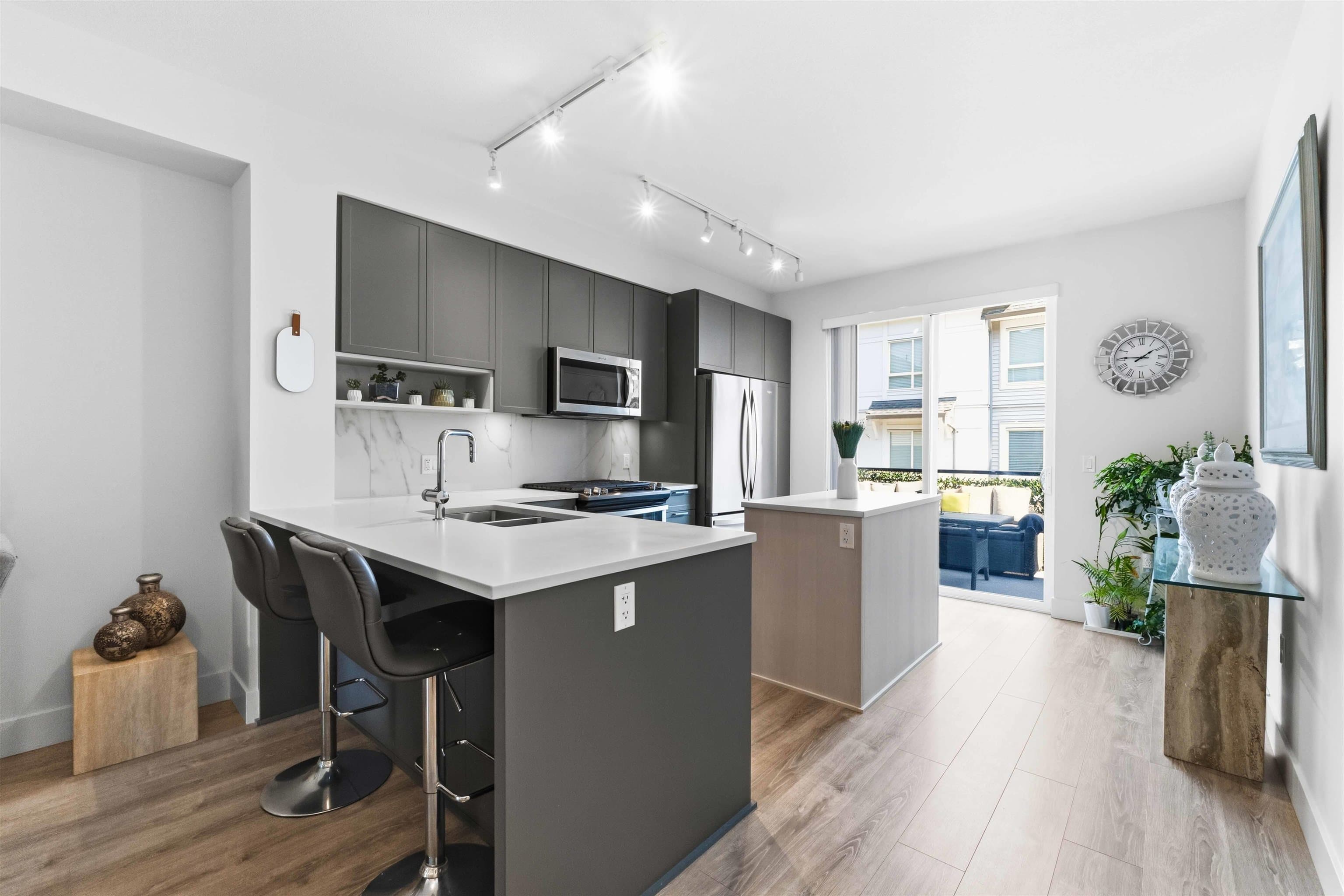 67 - 9718 161a Street, Surrey, V4N 6S7 — photo 2