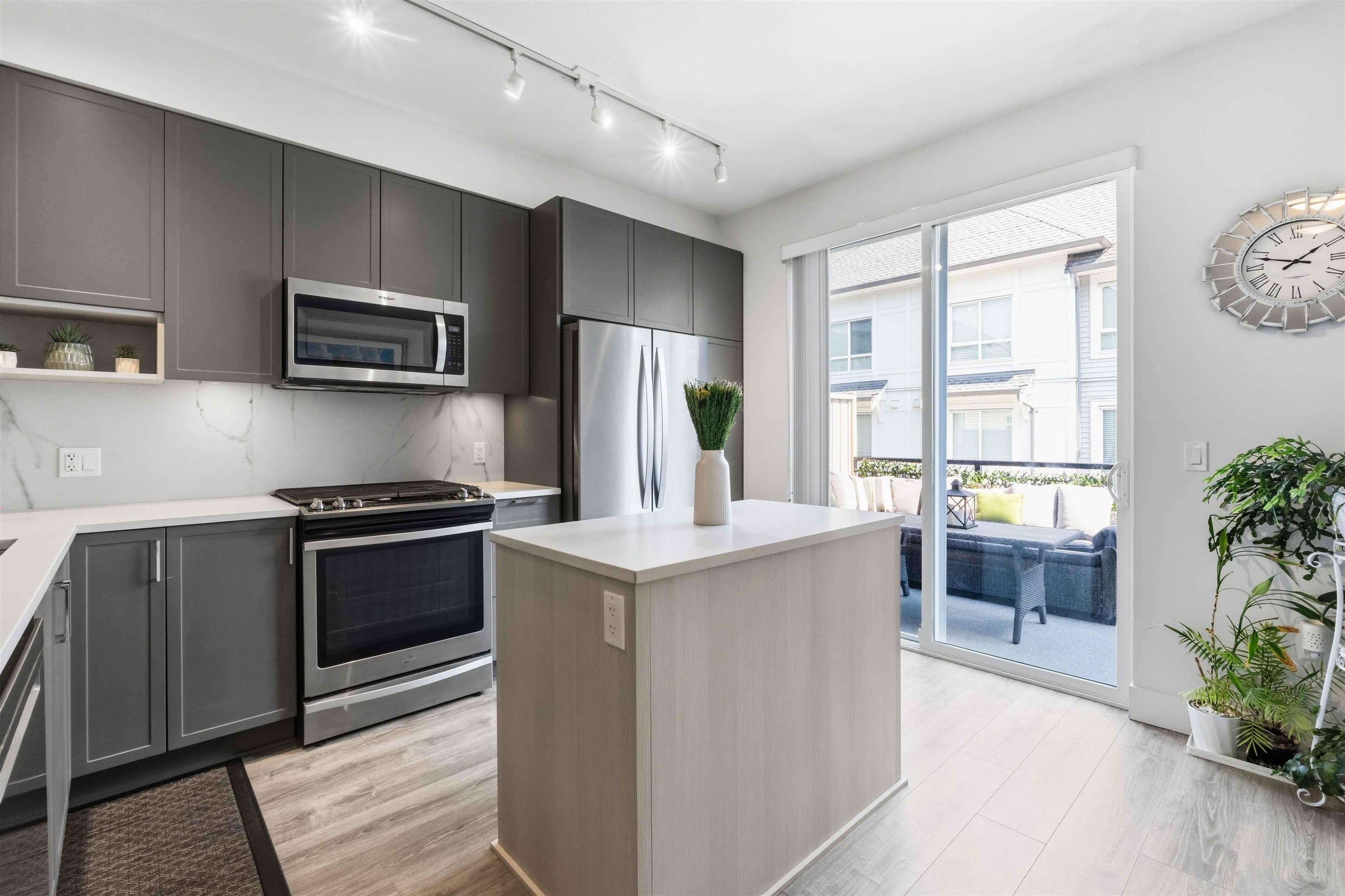 67 - 9718 161a Street, Surrey, V4N 6S7 — photo 4