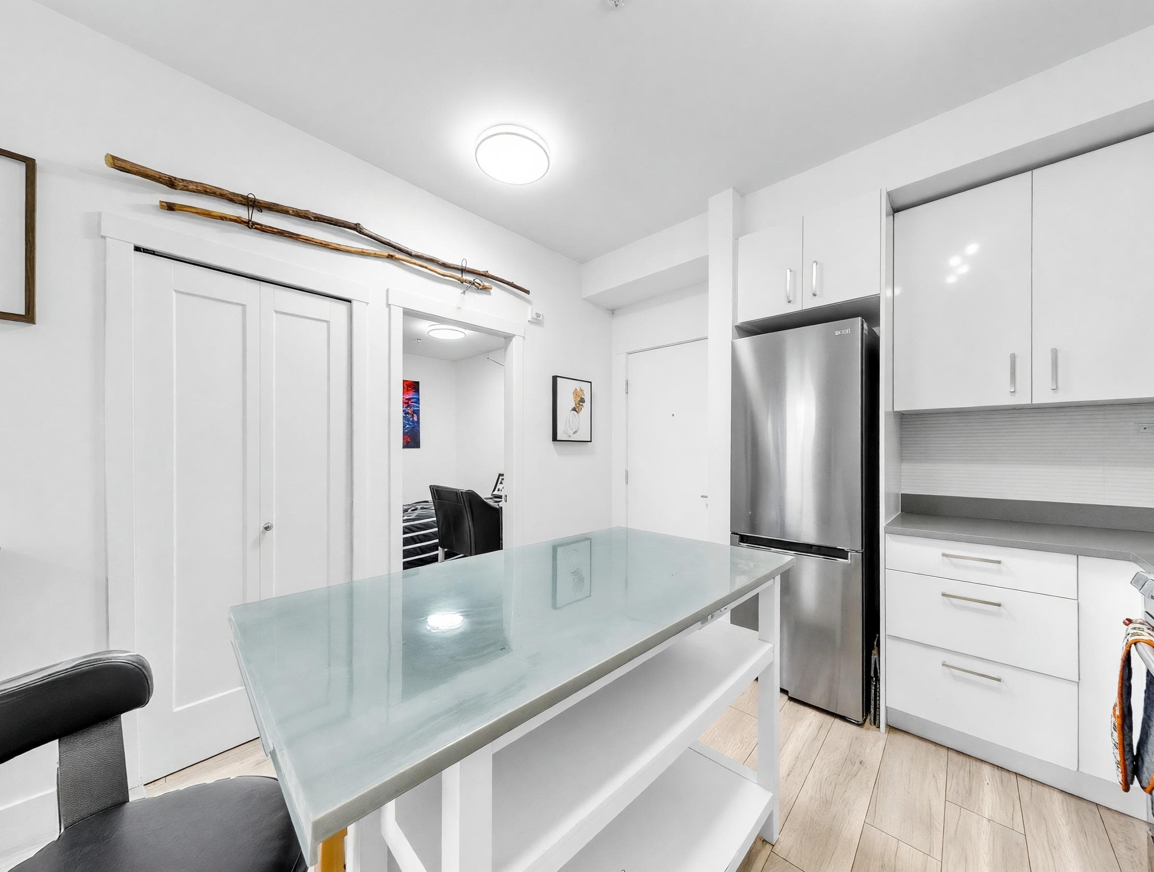 601 - 13978 Fraser Highway, Surrey, V3T 0P2 — photo 4