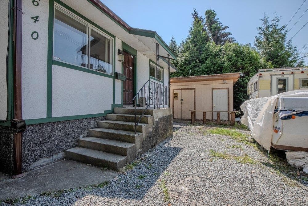 640 Clarke Road, Coquitlam, V3J 3X6 — photo 2