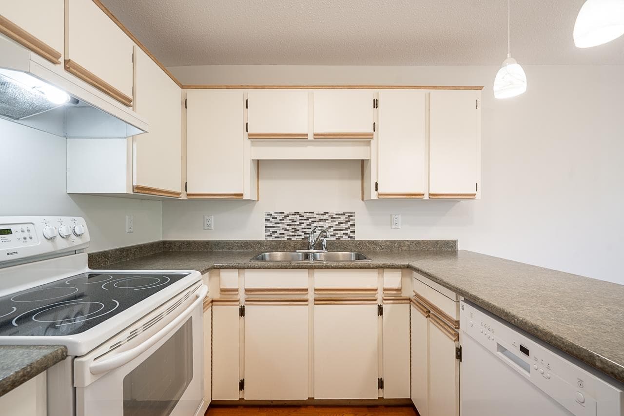 210 - 450 Bromley Street, Coquitlam, V3K 6S5 — photo 4