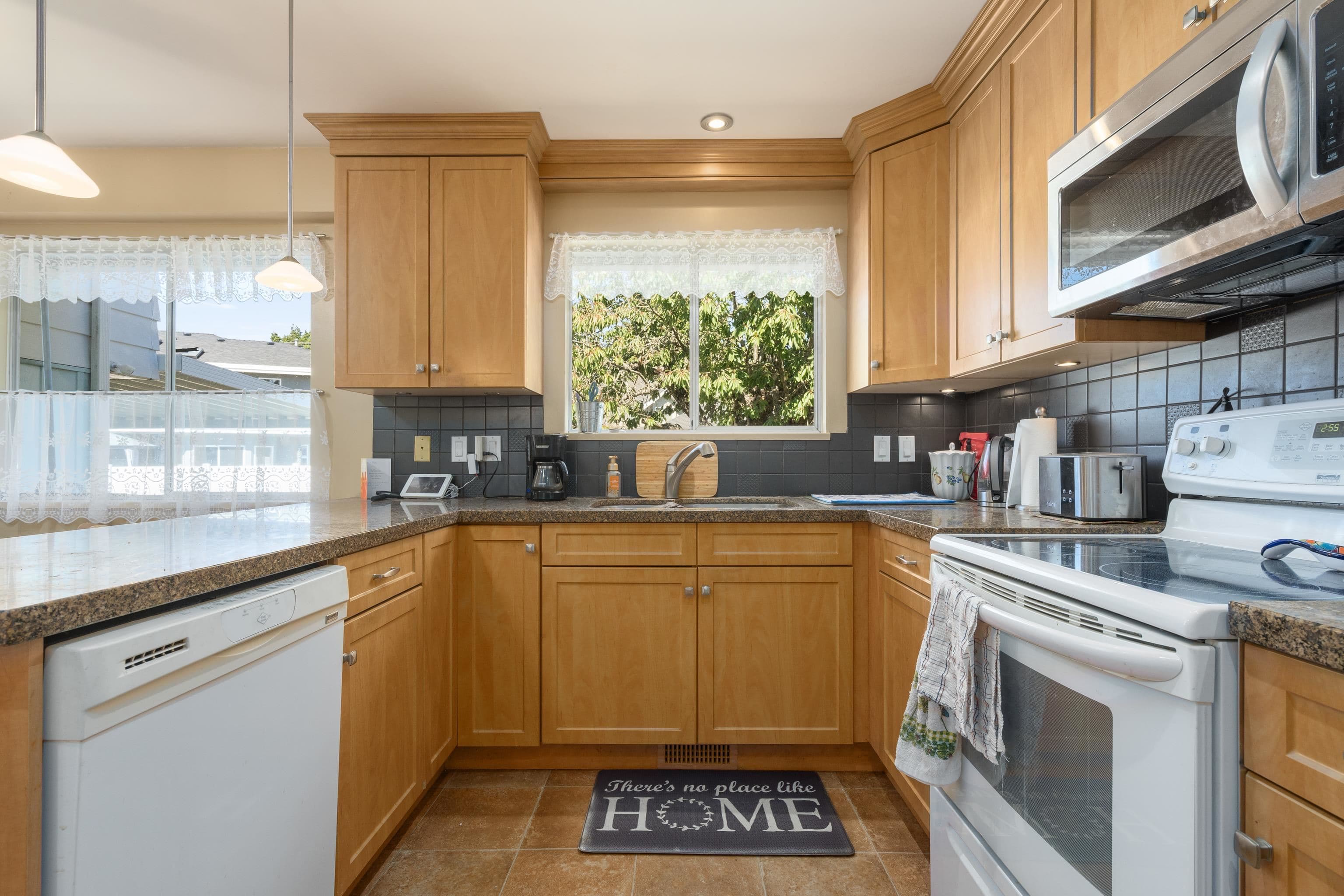 8611 Rideau Drive, Richmond, V7A 4M6 — photo 5