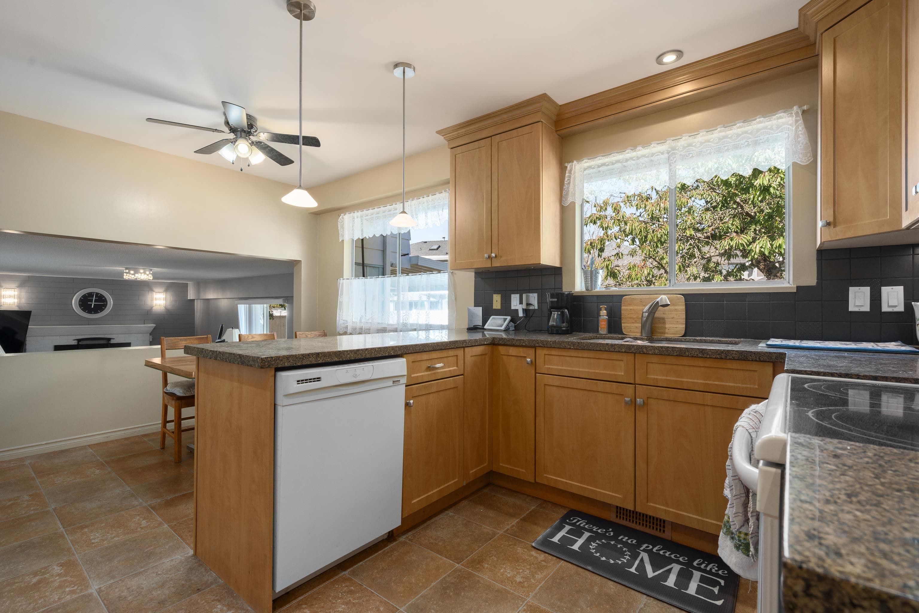 8611 Rideau Drive, Richmond, V7A 4M6 — photo 4