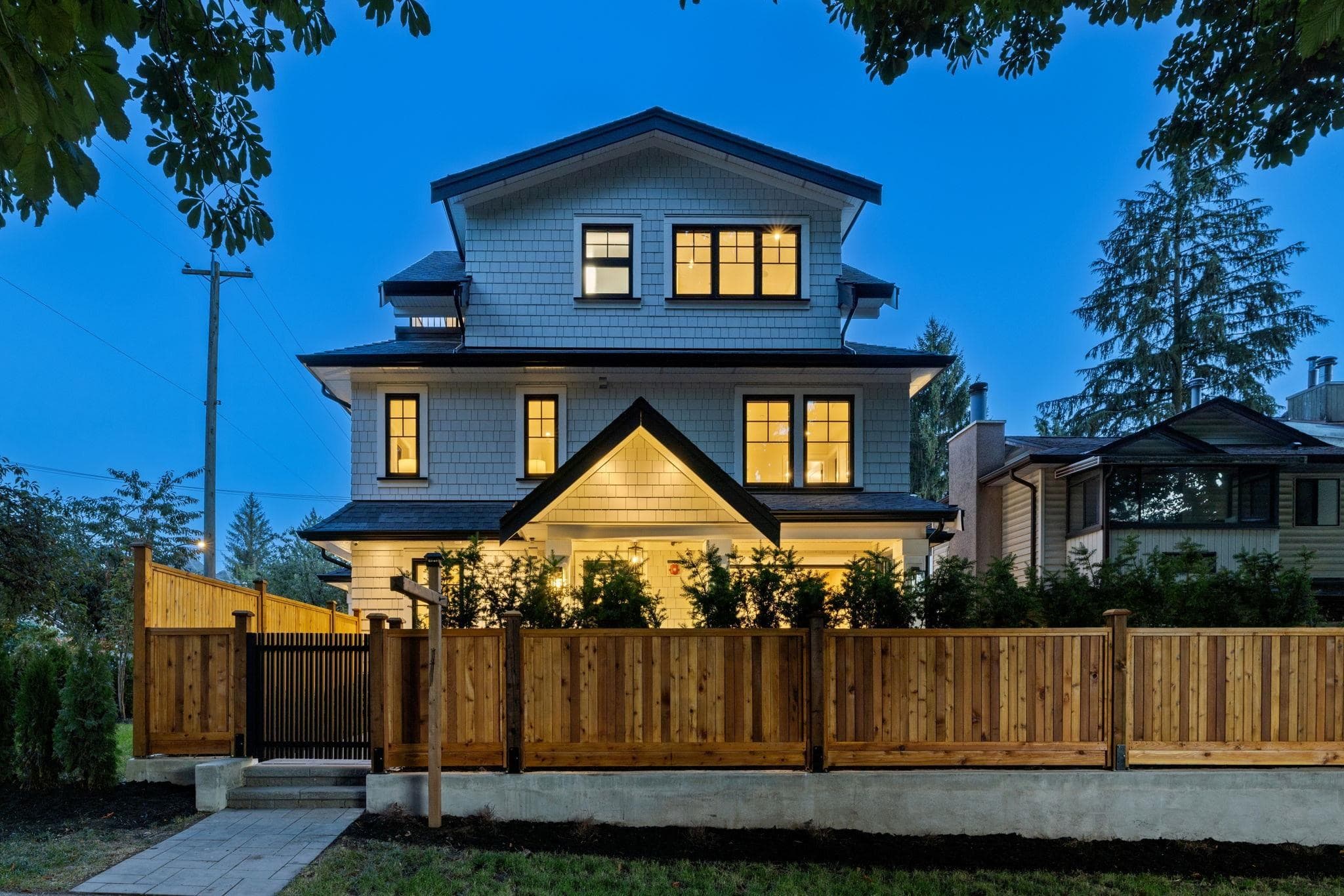 588 E 10th Avenue, Vancouver