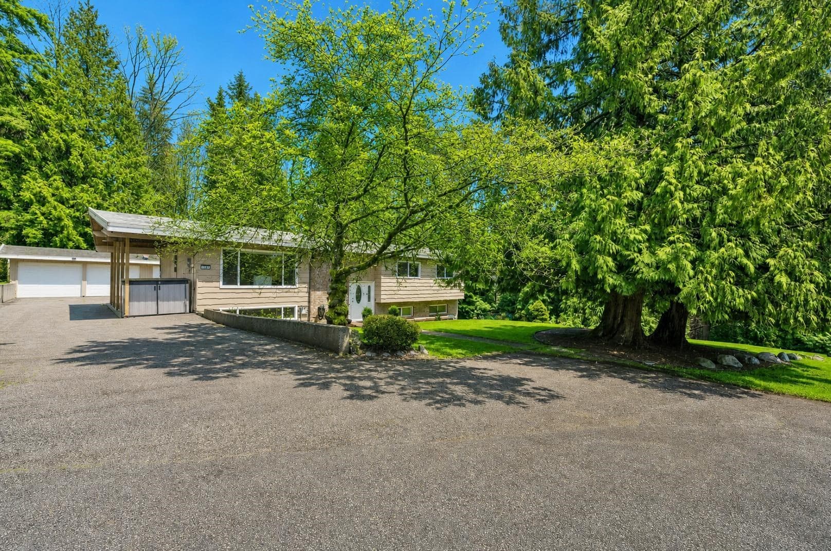 733 Shaw Avenue, Coquitlam, V3K 2R7 — photo 2