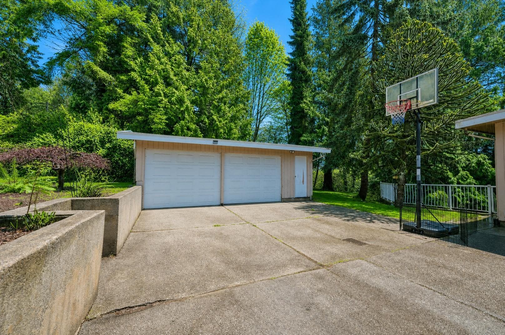 733 Shaw Avenue, Coquitlam, V3K 2R7 — photo 3