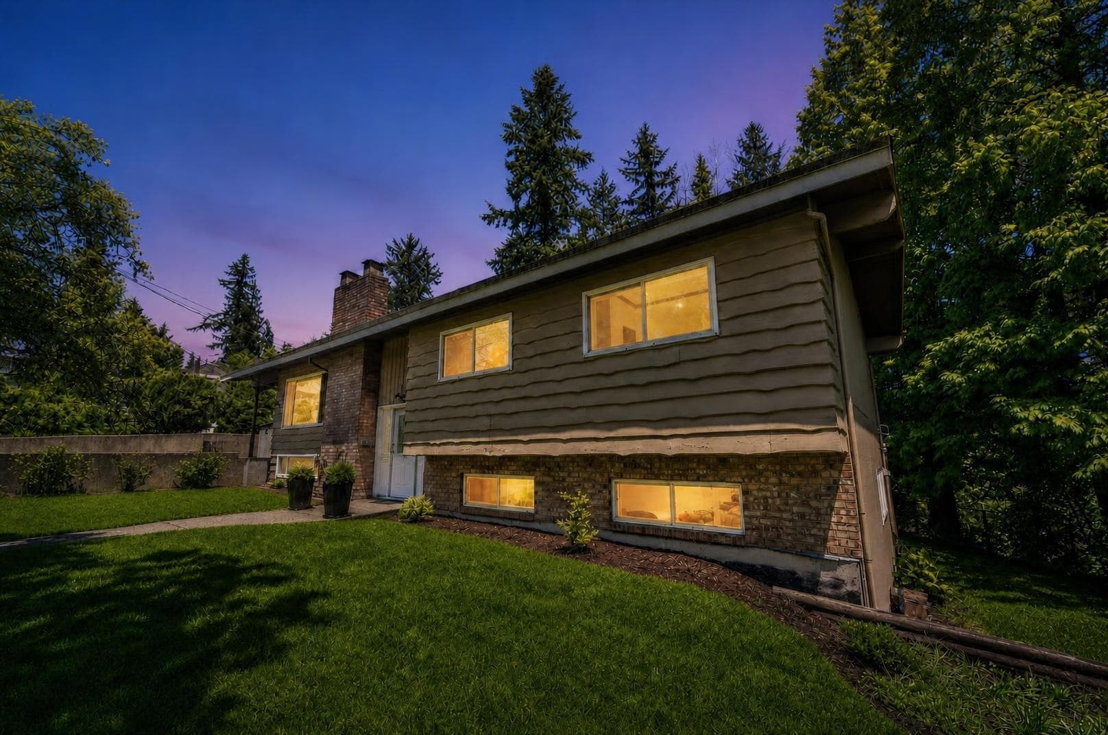 733 Shaw Avenue, Coquitlam, V3K 2R7 — photo 1