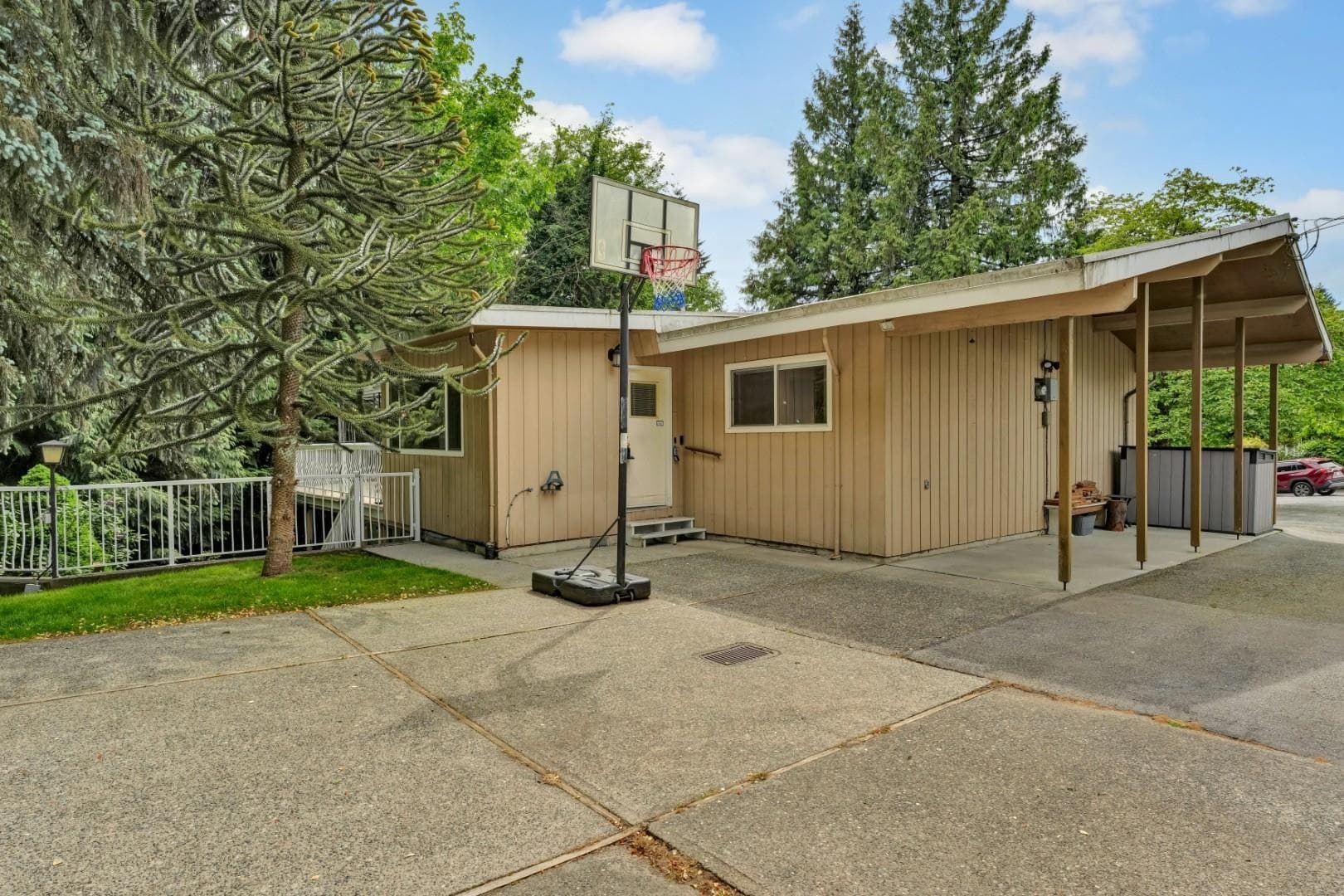 733 Shaw Avenue, Coquitlam, V3K 2R7 — photo 5