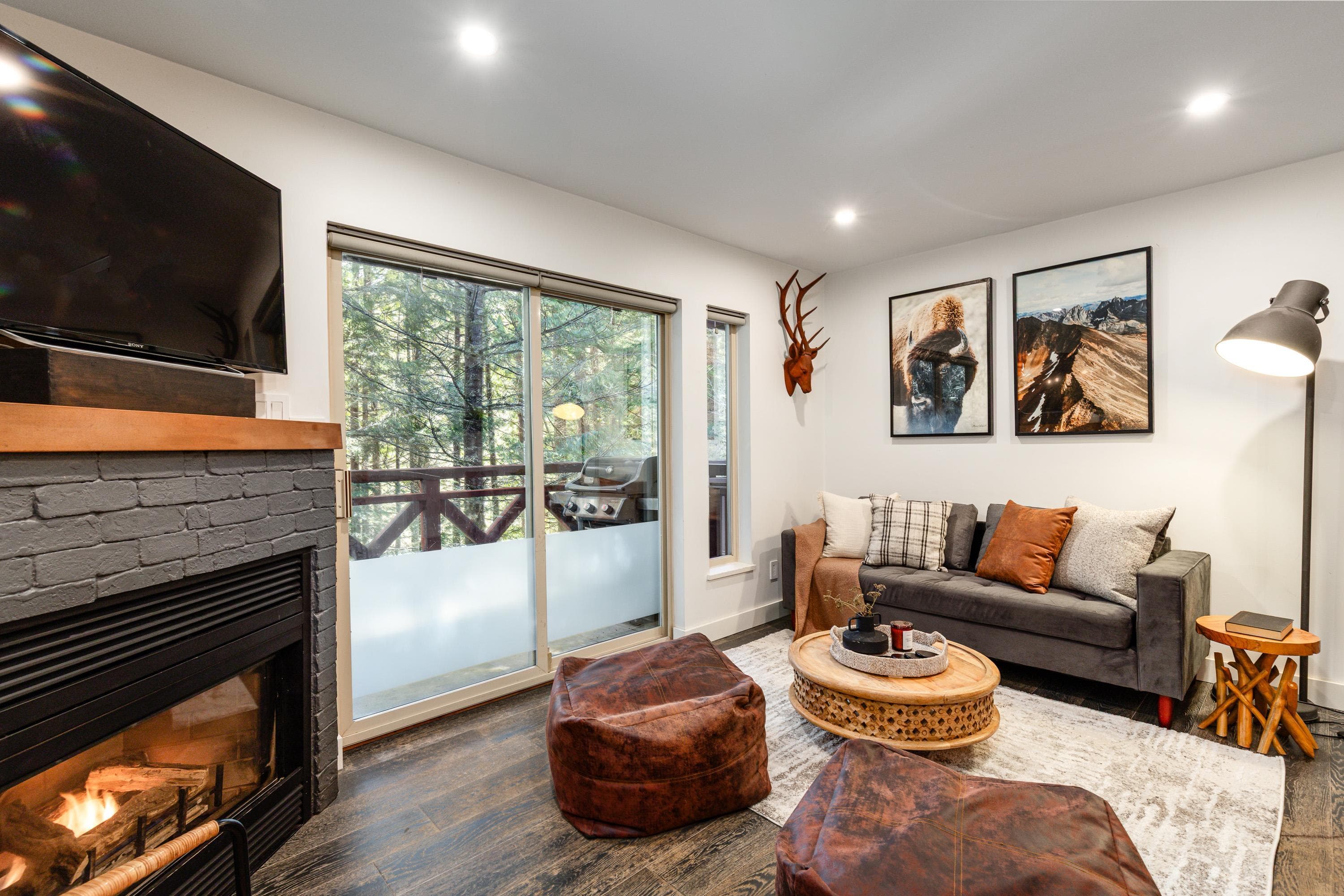 113 - 3070 Hillcrest Drive, Whistler, V8E 0V1 — photo 2