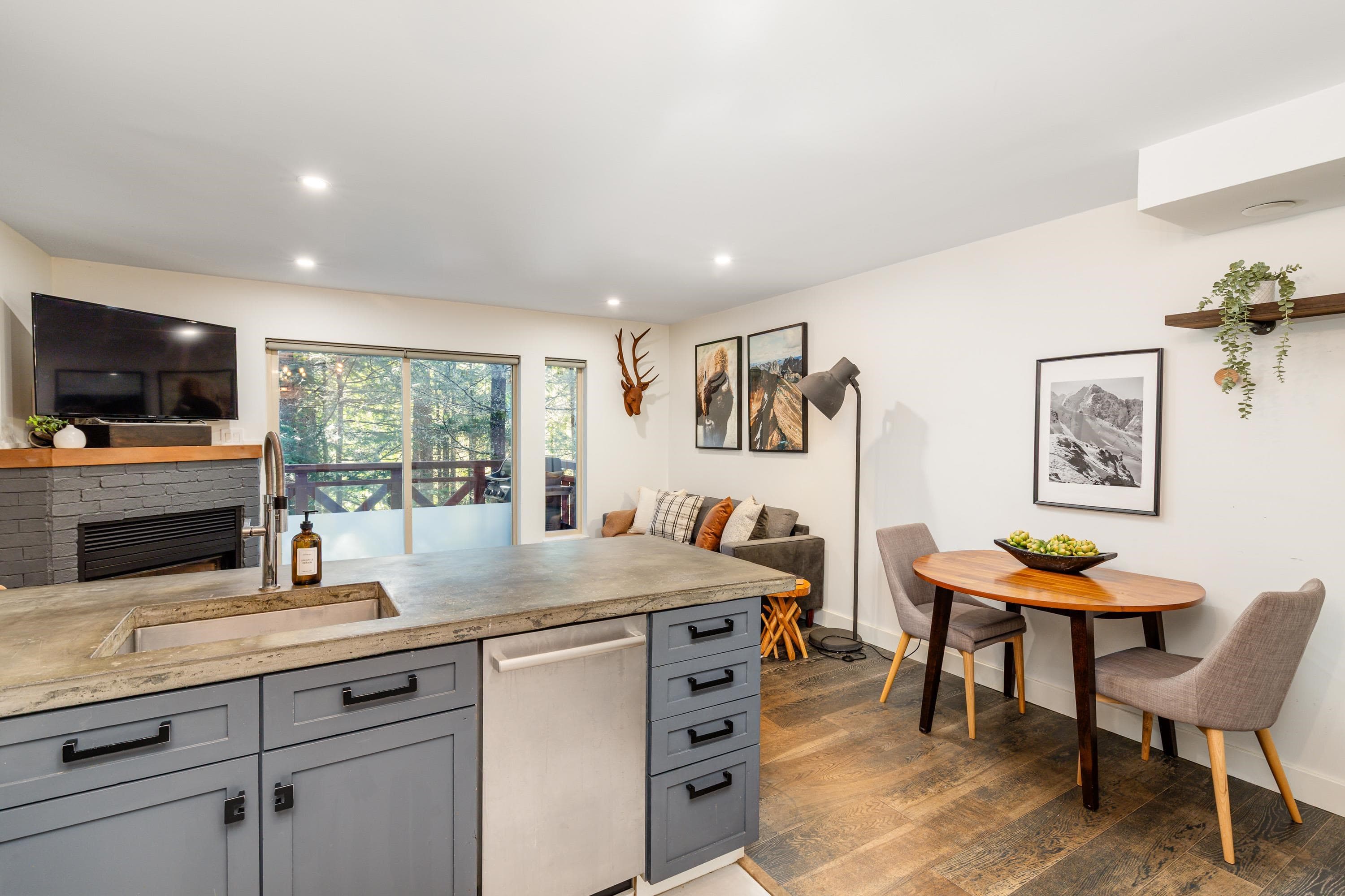113 - 3070 Hillcrest Drive, Whistler, V8E 0V1 — photo 5