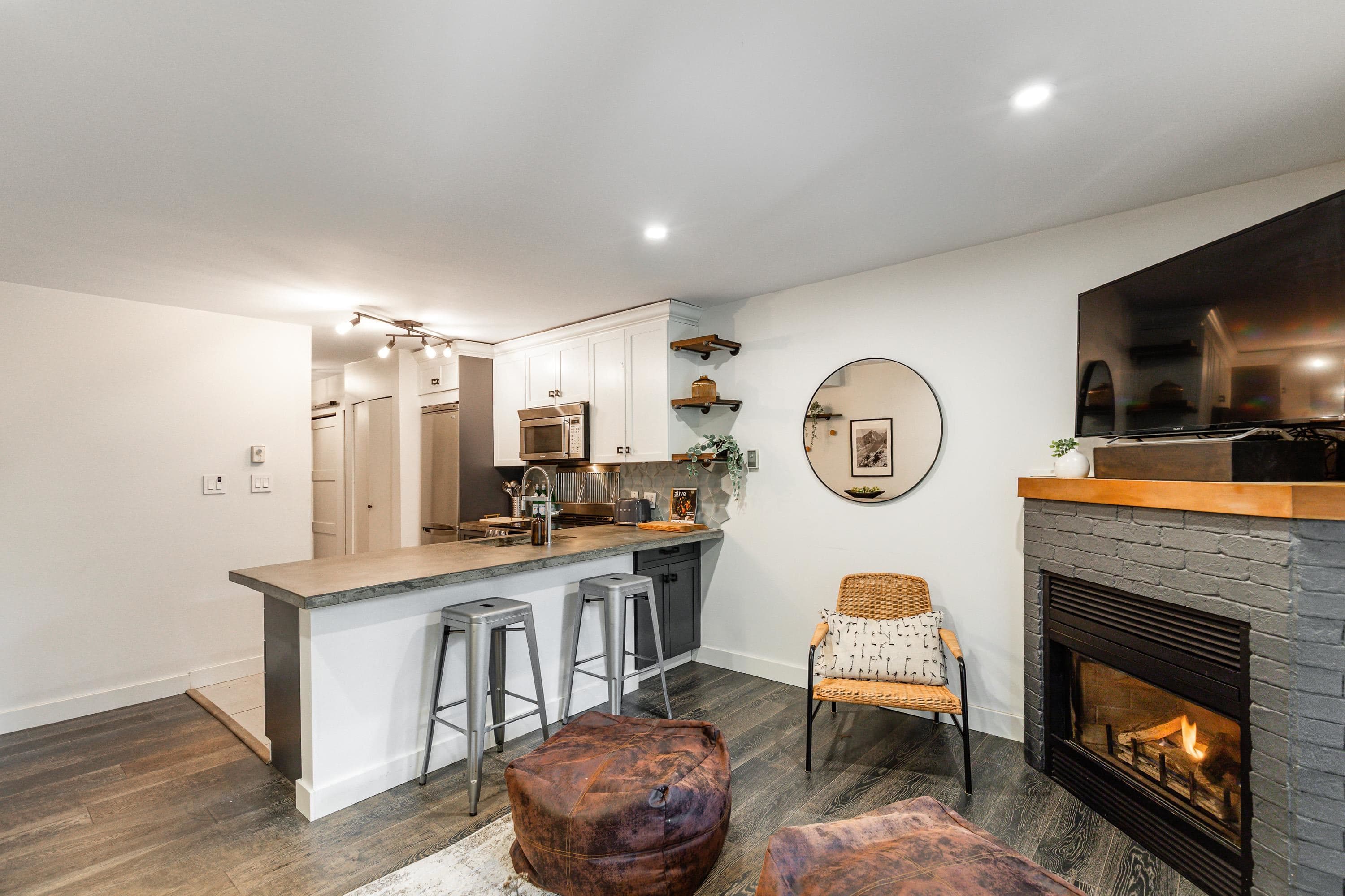 113 - 3070 Hillcrest Drive, Whistler, V8E 0V1 — photo 4