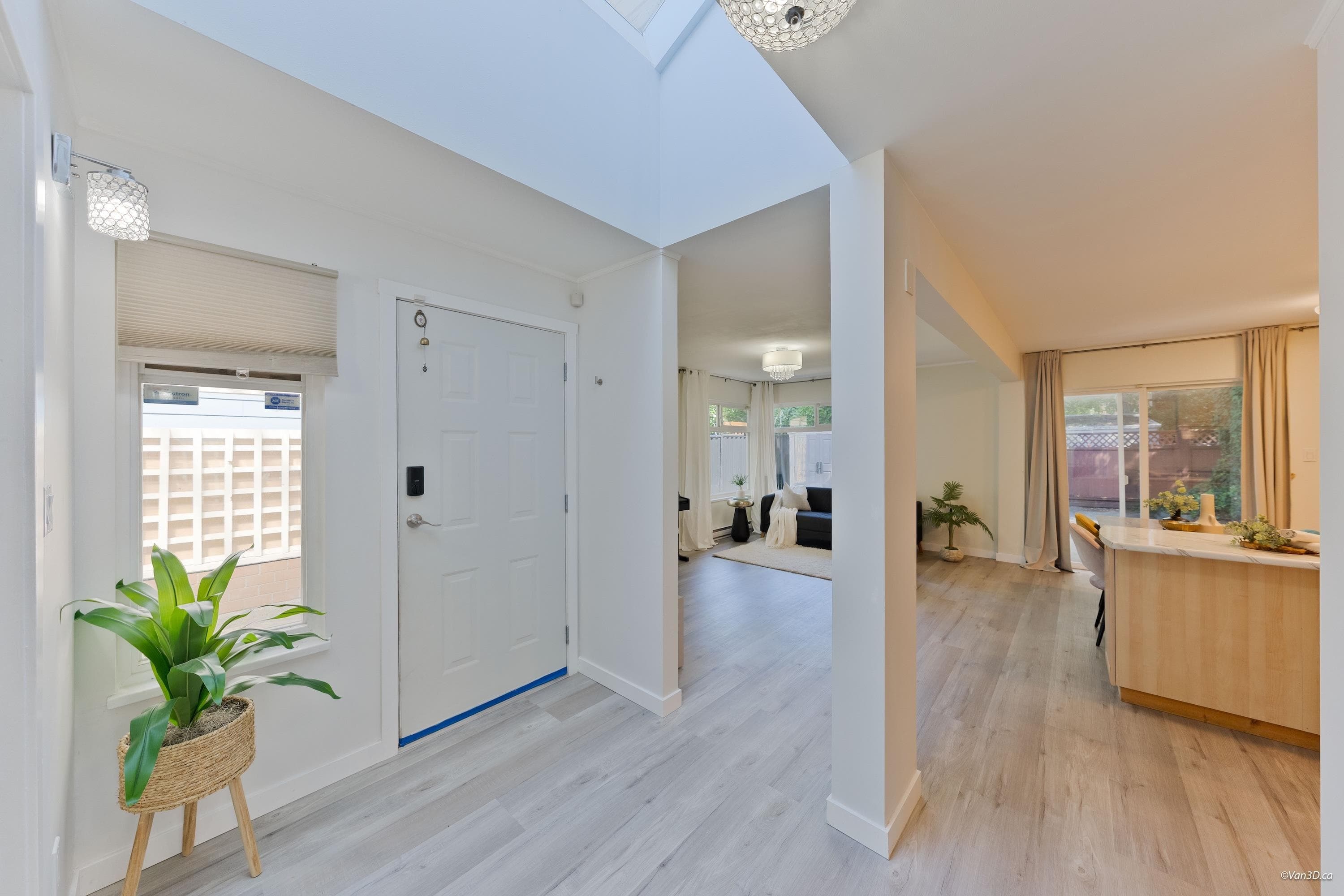 2512 Burian Drive, Coquitlam, V3K 5W9 — photo 2
