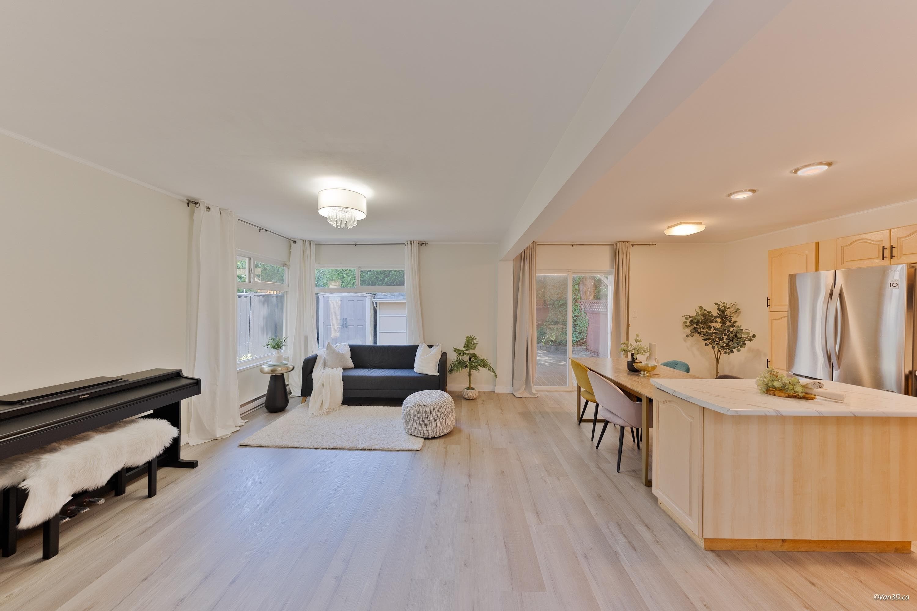 2512 Burian Drive, Coquitlam, V3K 5W9 — photo 4